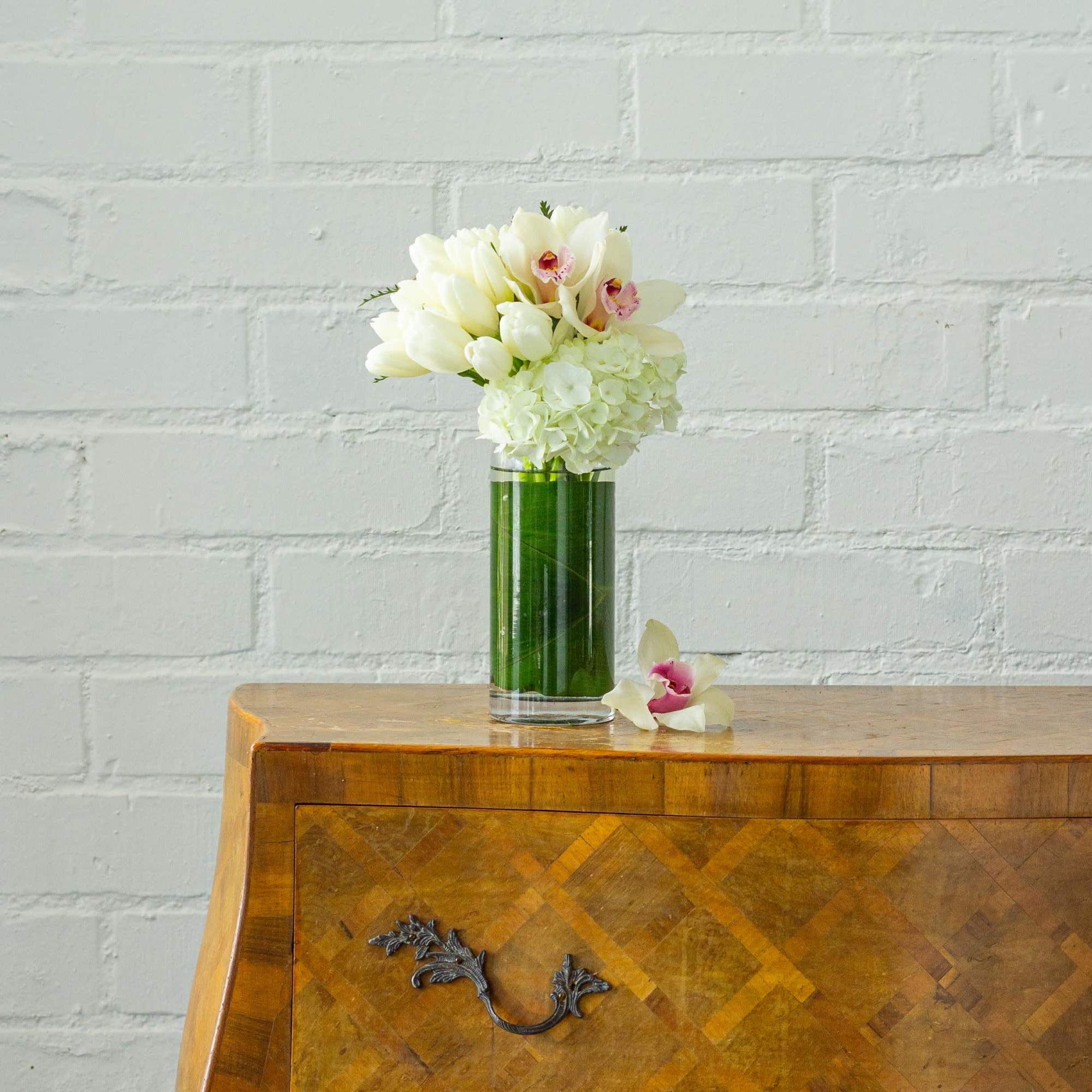 My Beverly Hills Florist presents a dramatic display of Dutch Tulips and