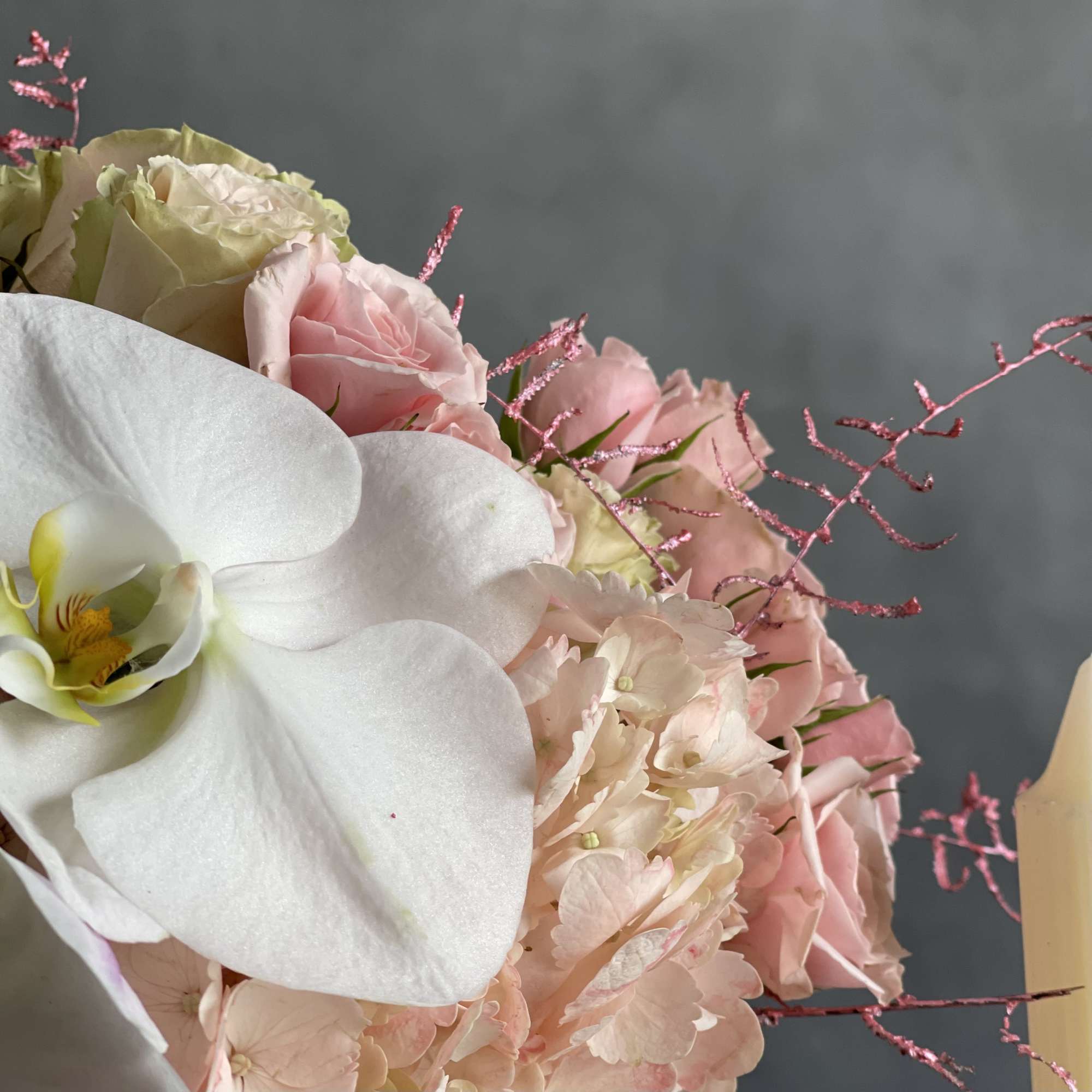 A soft and chic arrangement made of Pink Hydrangeas, Roses and Spray