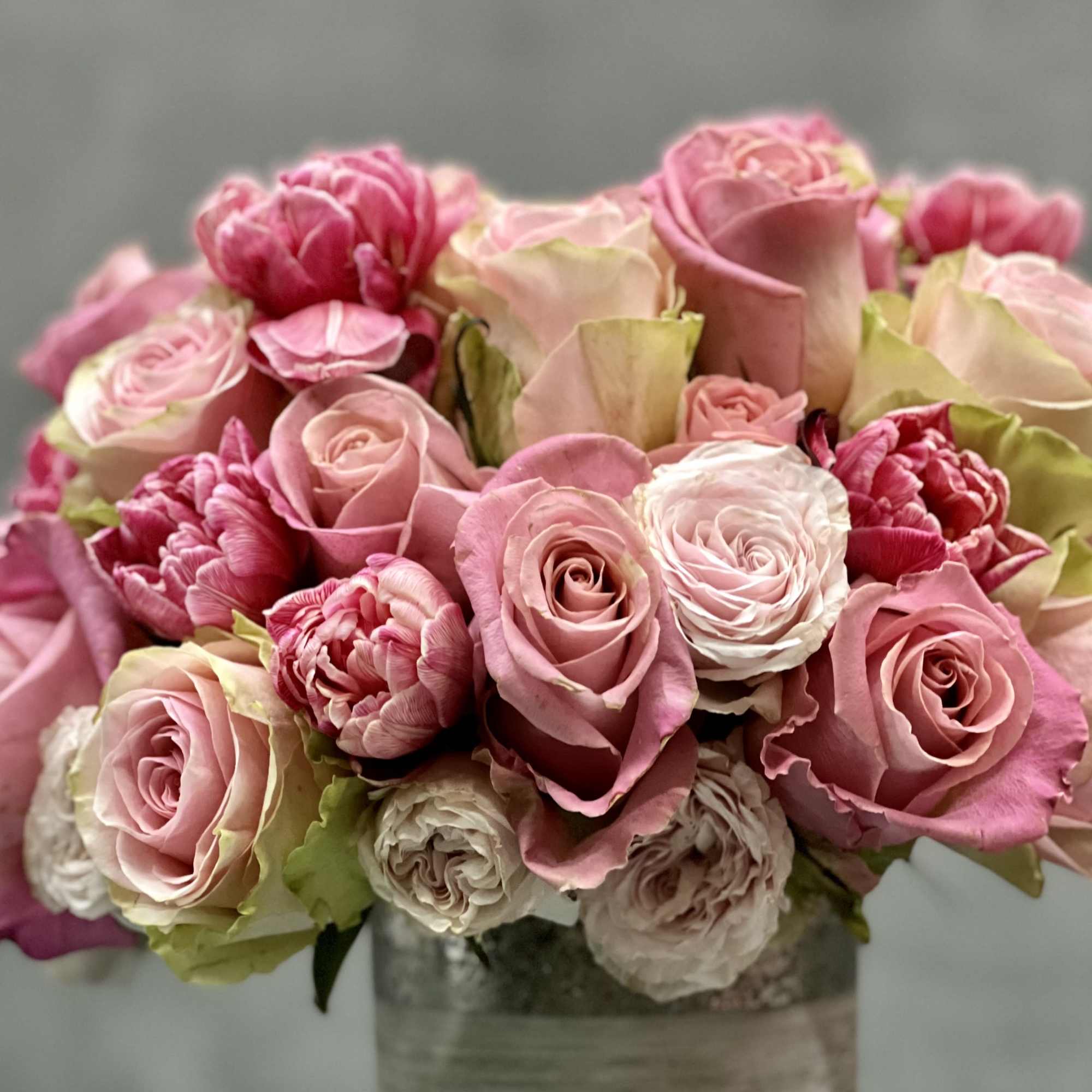 Our team at Beverly Hills Florist offers same day delivery. Our Amour
