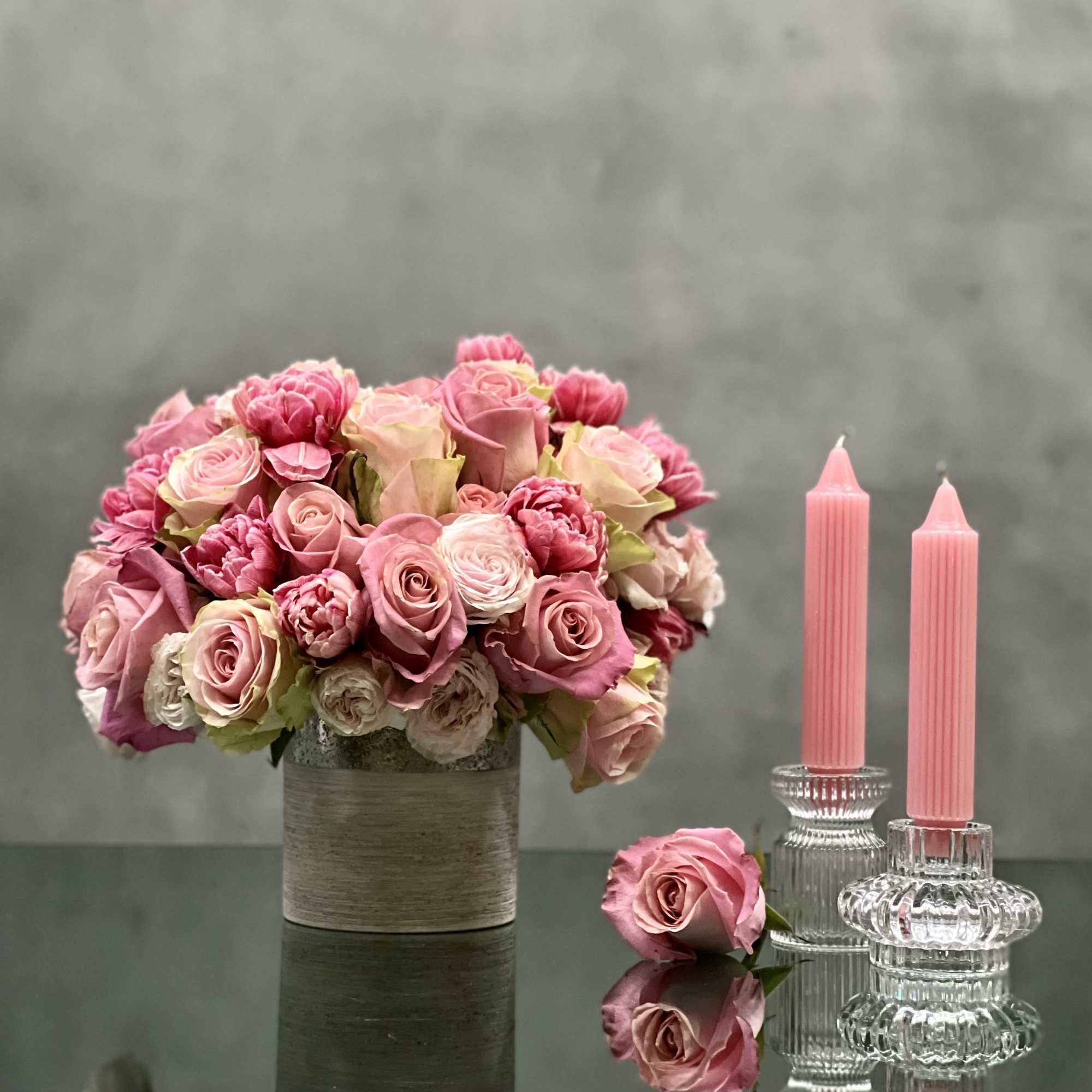 Our team at Beverly Hills Florist offers same day delivery. Our Amour