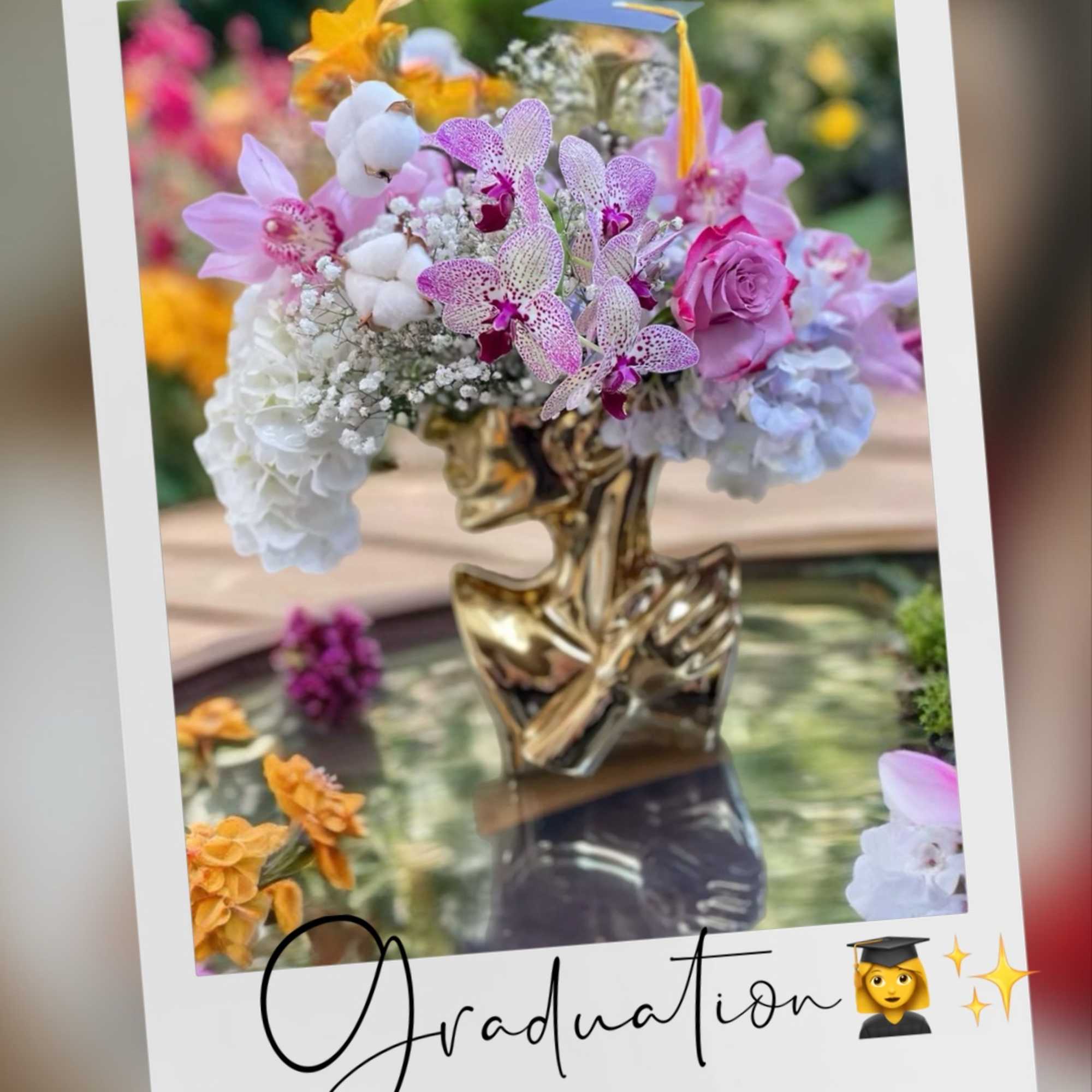 Graduation is a happy celebration and memorable event ! Order flowers and