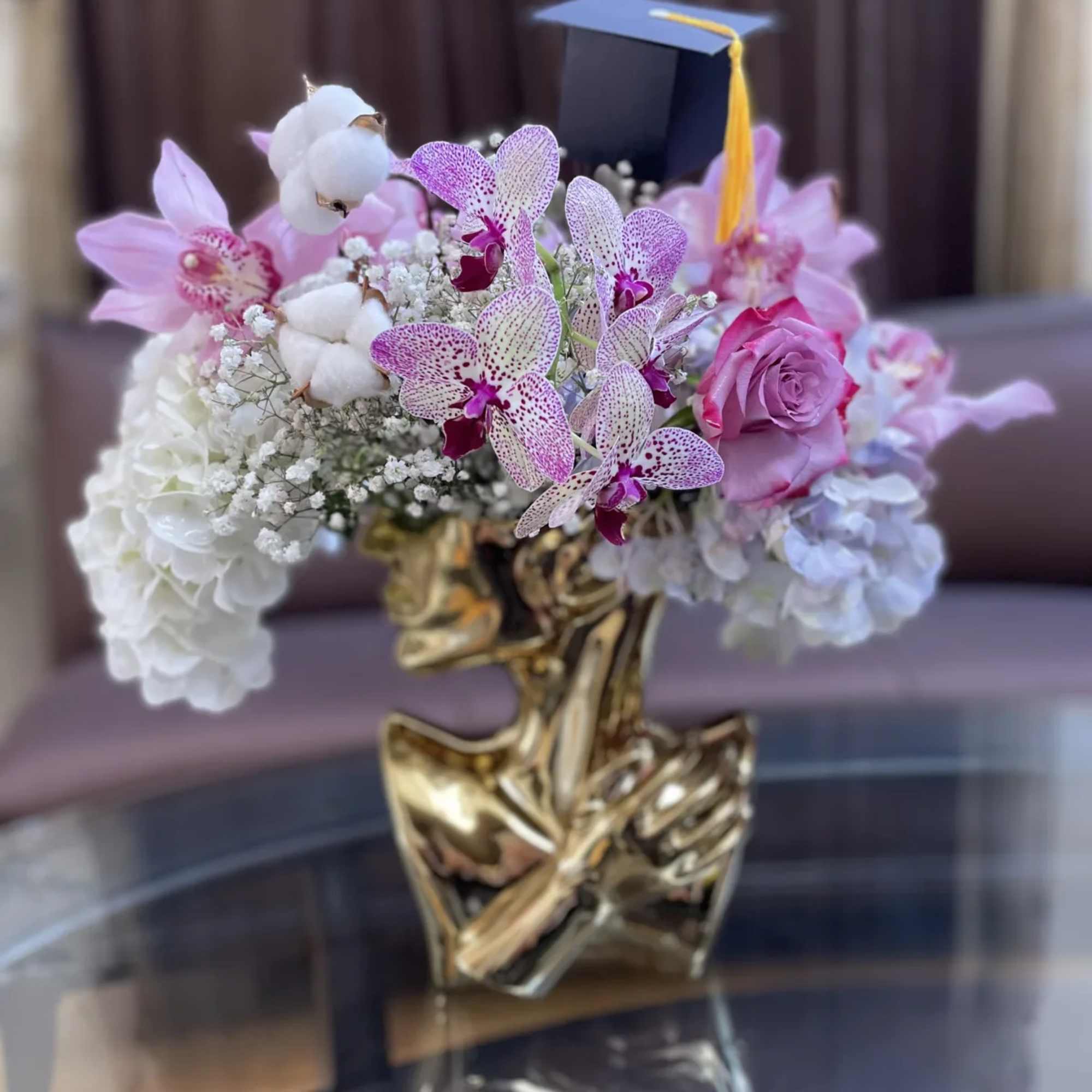 Graduation is a happy celebration and memorable event ! Order flowers and
