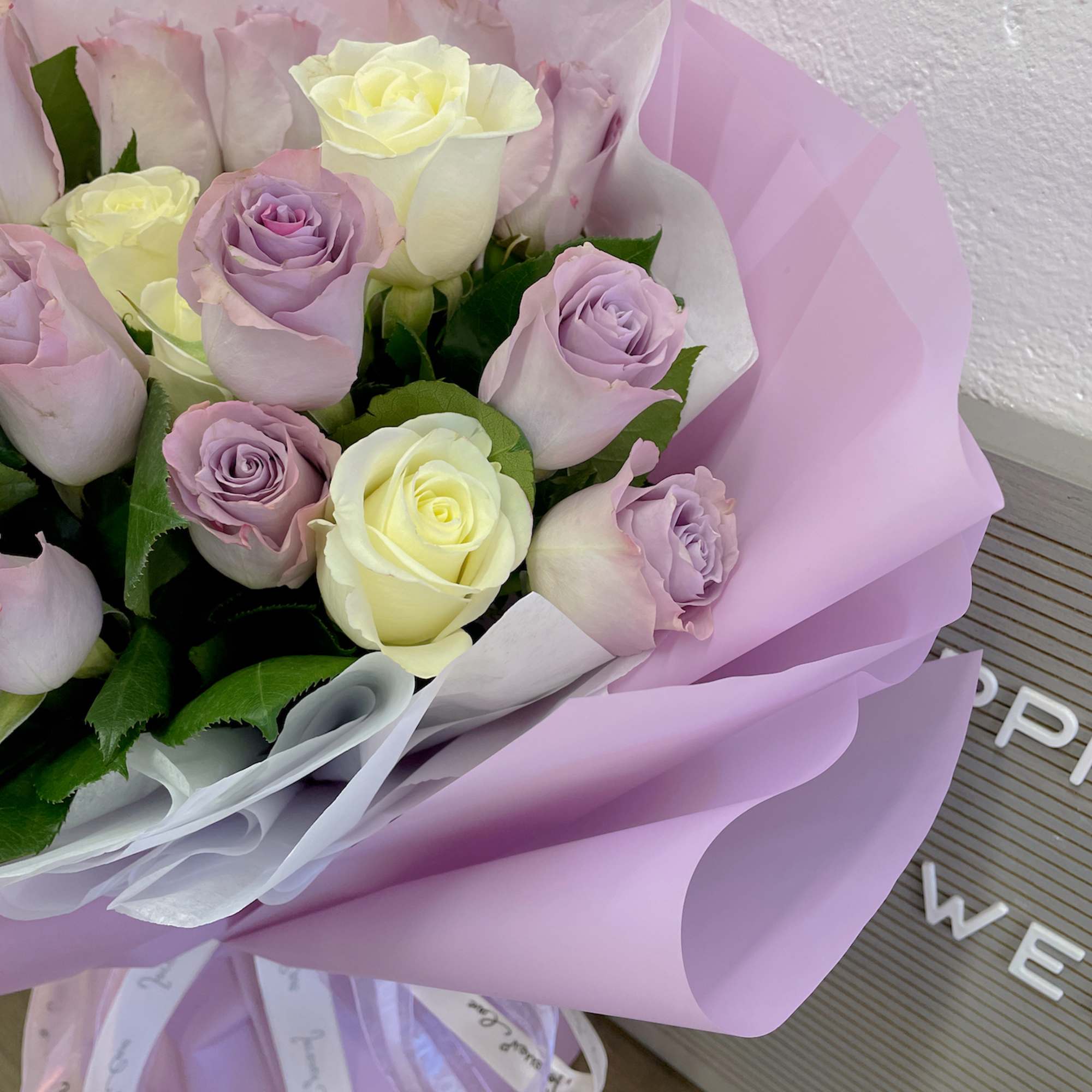  White and Lavender Rose Bouquet
2 dozens white and lavender color roses