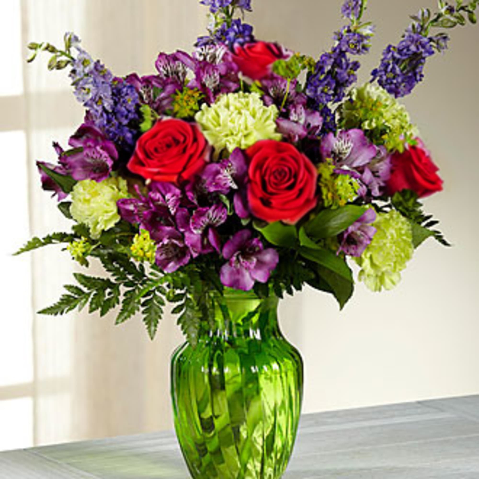 Showcasing a fresh-from-the-garden appeal that will captivate everyone with its graceful beauty