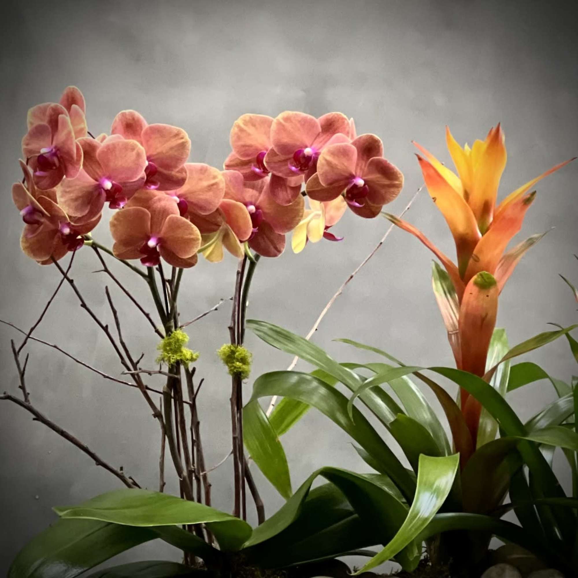 A superb design in so many ways.... This unique floral piece is