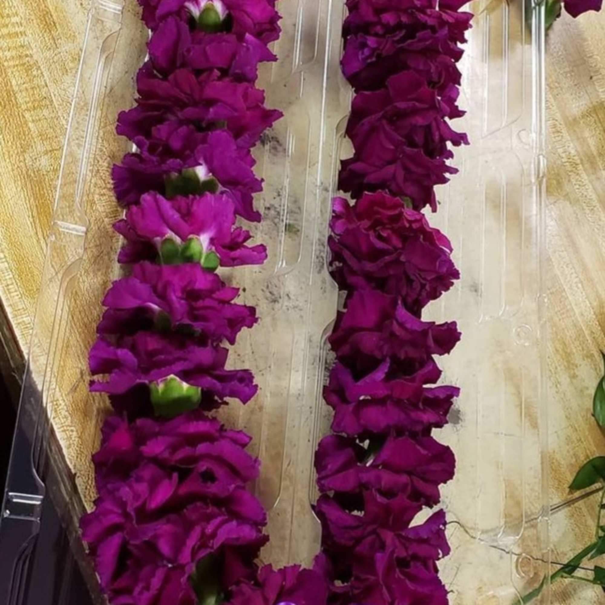 These beautiful carnation leis can be made in two colors -Example -
