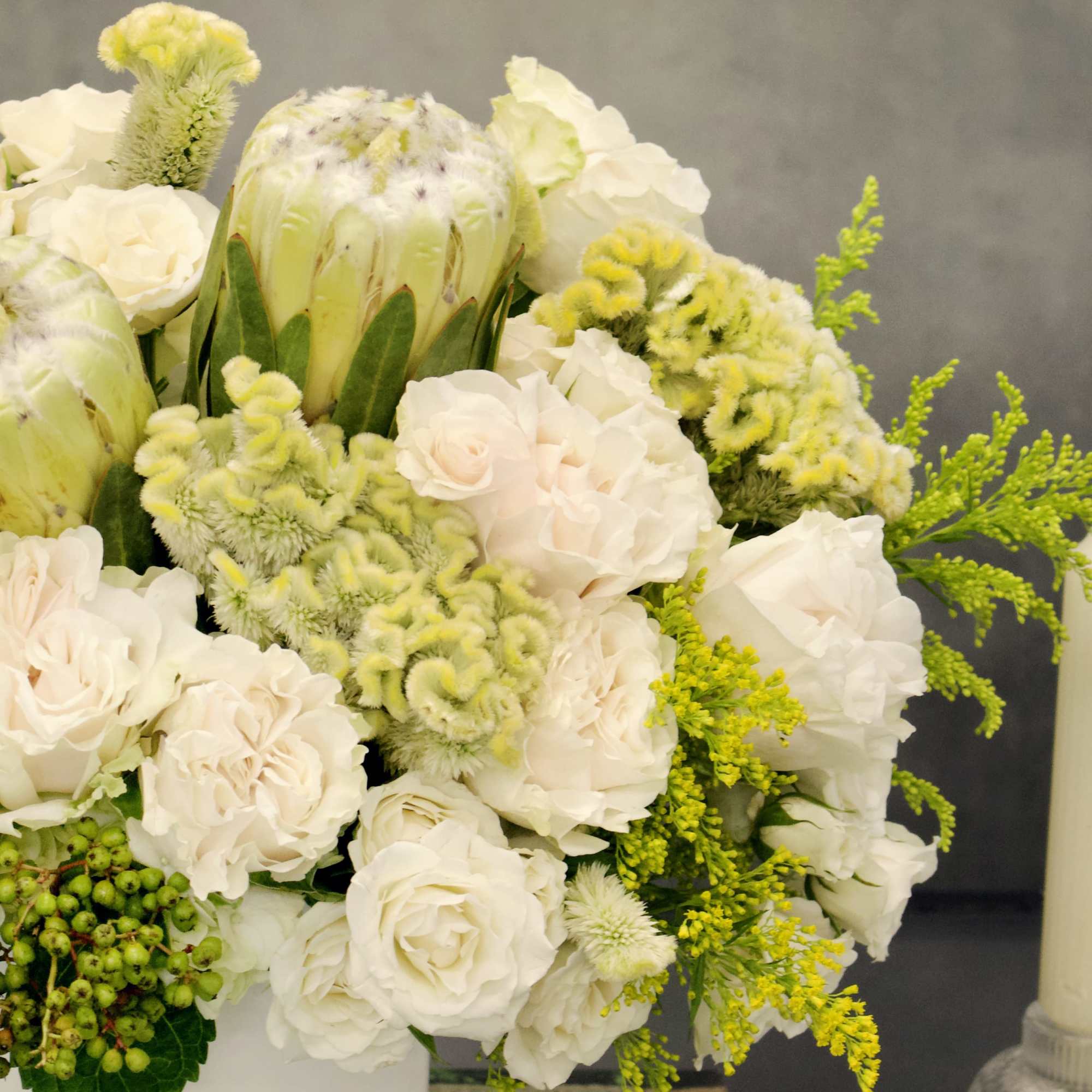 Perfectly pure. Perfectly elegant. Astonishingly gorgeous. This mixed arrangement of  