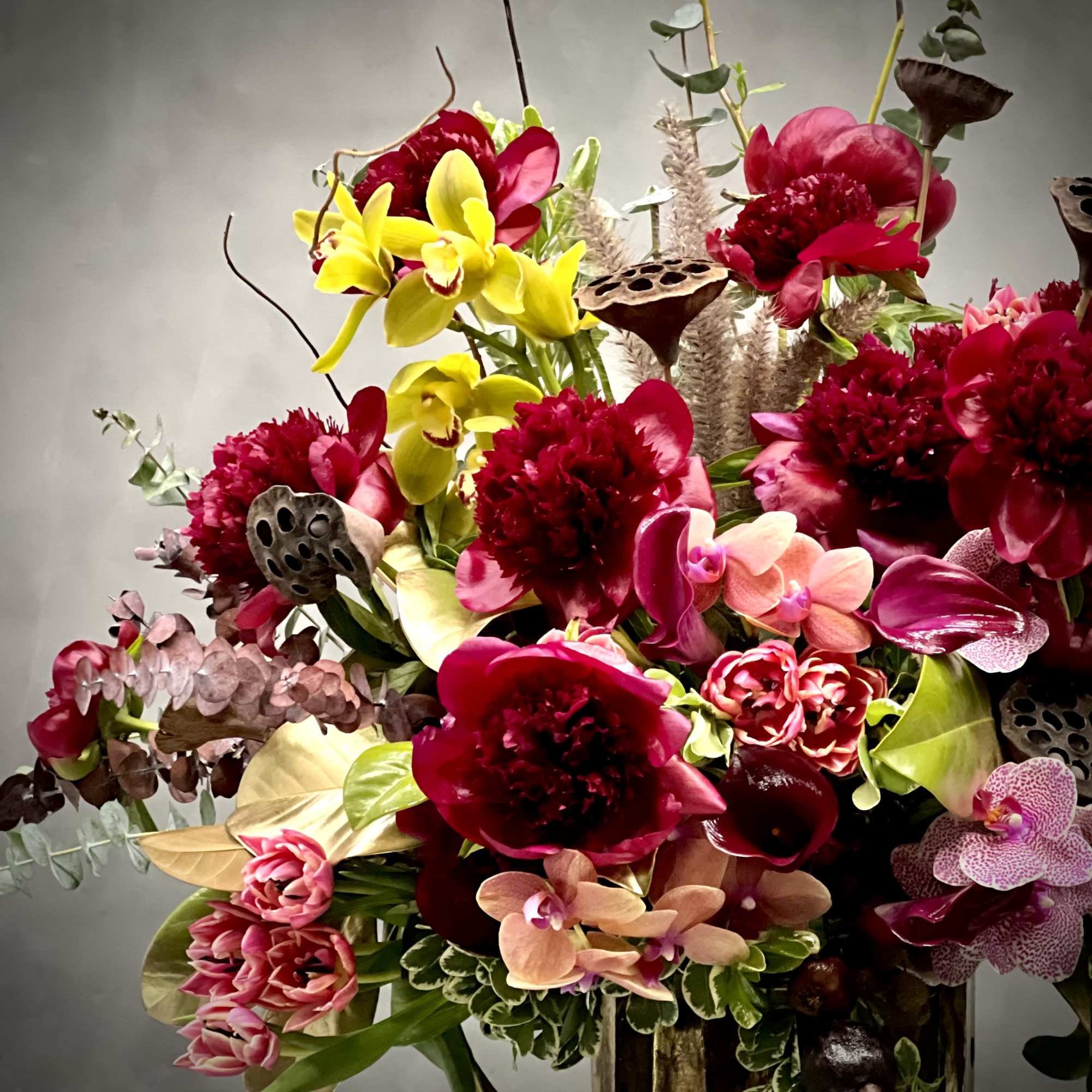 A beautiful centerpiece that connects Peonies and Tulips together. It adds texture