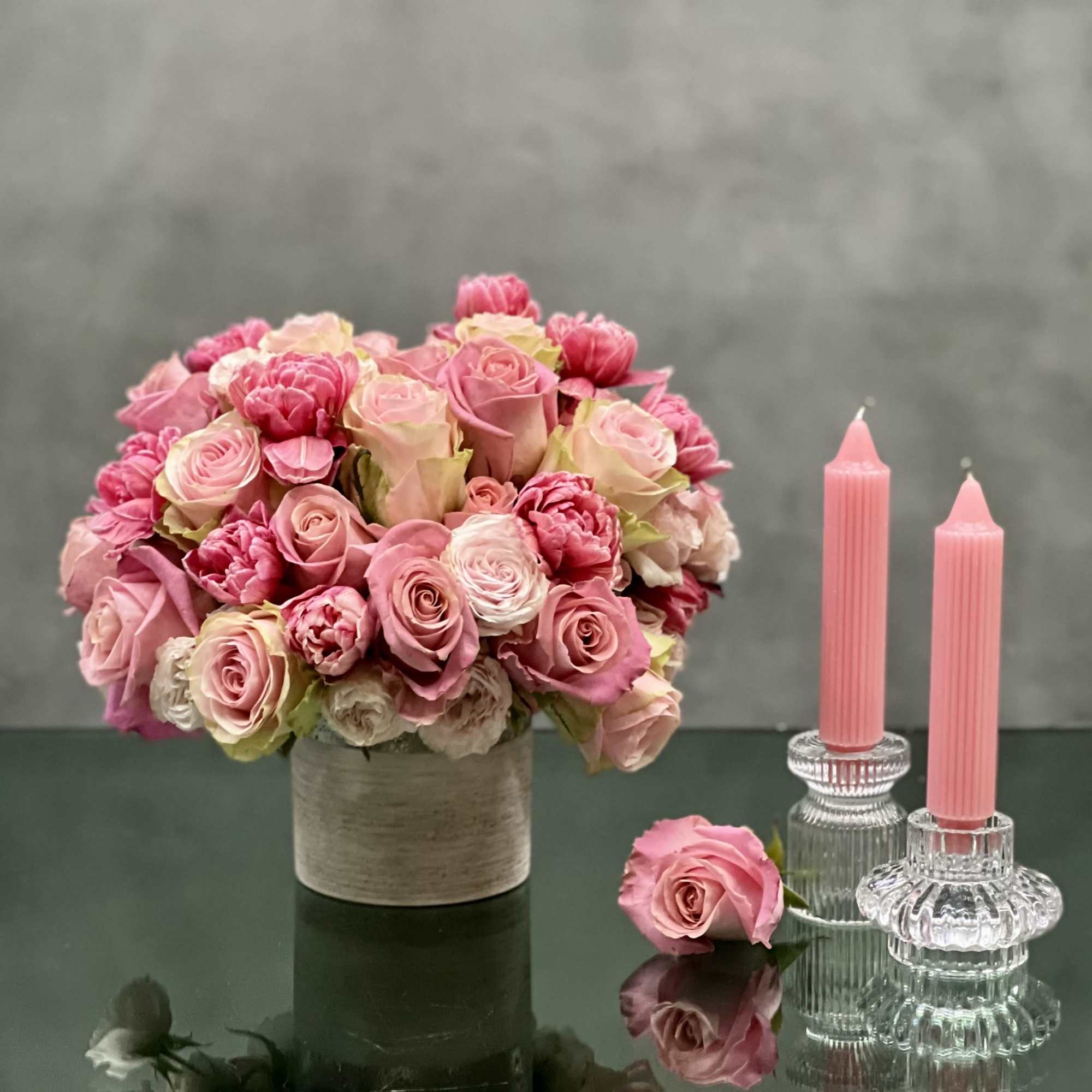 Our team at Beverly Hills Florist offers same day delivery. Our Amour