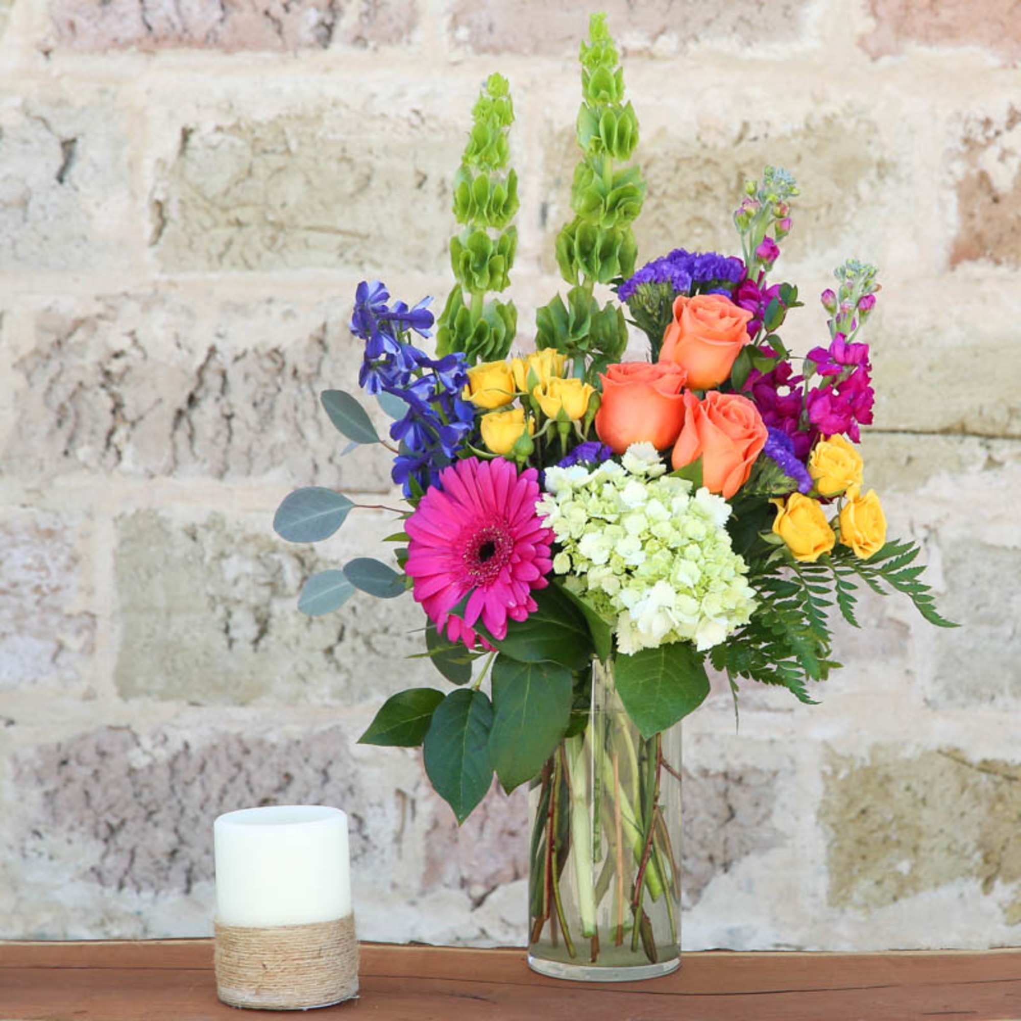 SIMPLE, BRIGHT AND COLORFUL ARRANGEMENT WITH A MODERN
STYLE TOUCH. WILL MAKE ANYONE