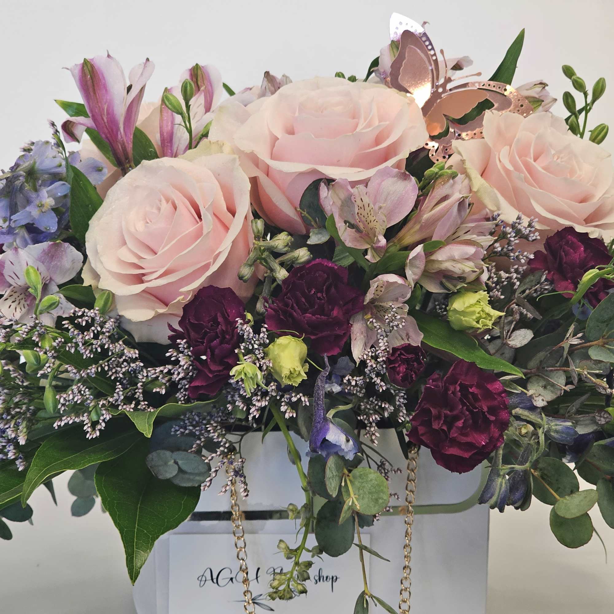 This is very nice arrangement for your special day.