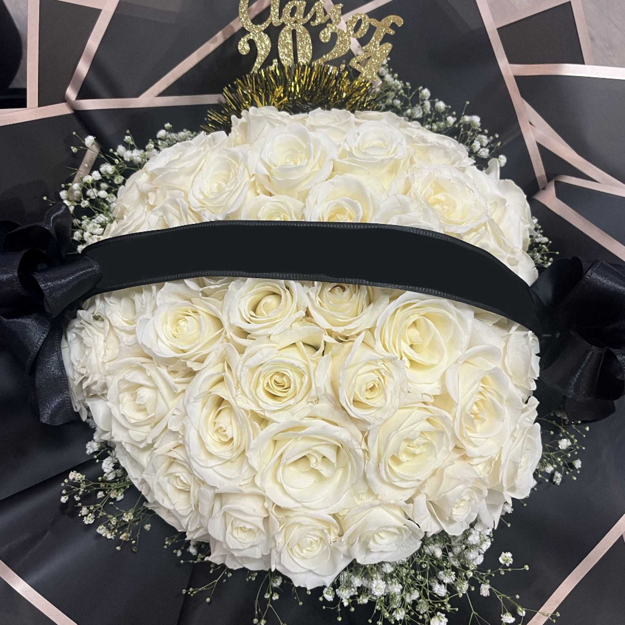 ROSES!  Wrapped in premium paper. Makes the perfect compact gift
The Ramos