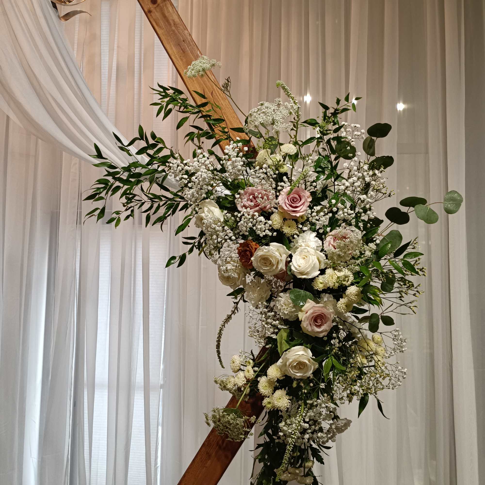 Beautiful vintage white, cuique send and toffee roses, white carnations, daisies, alstroemeria