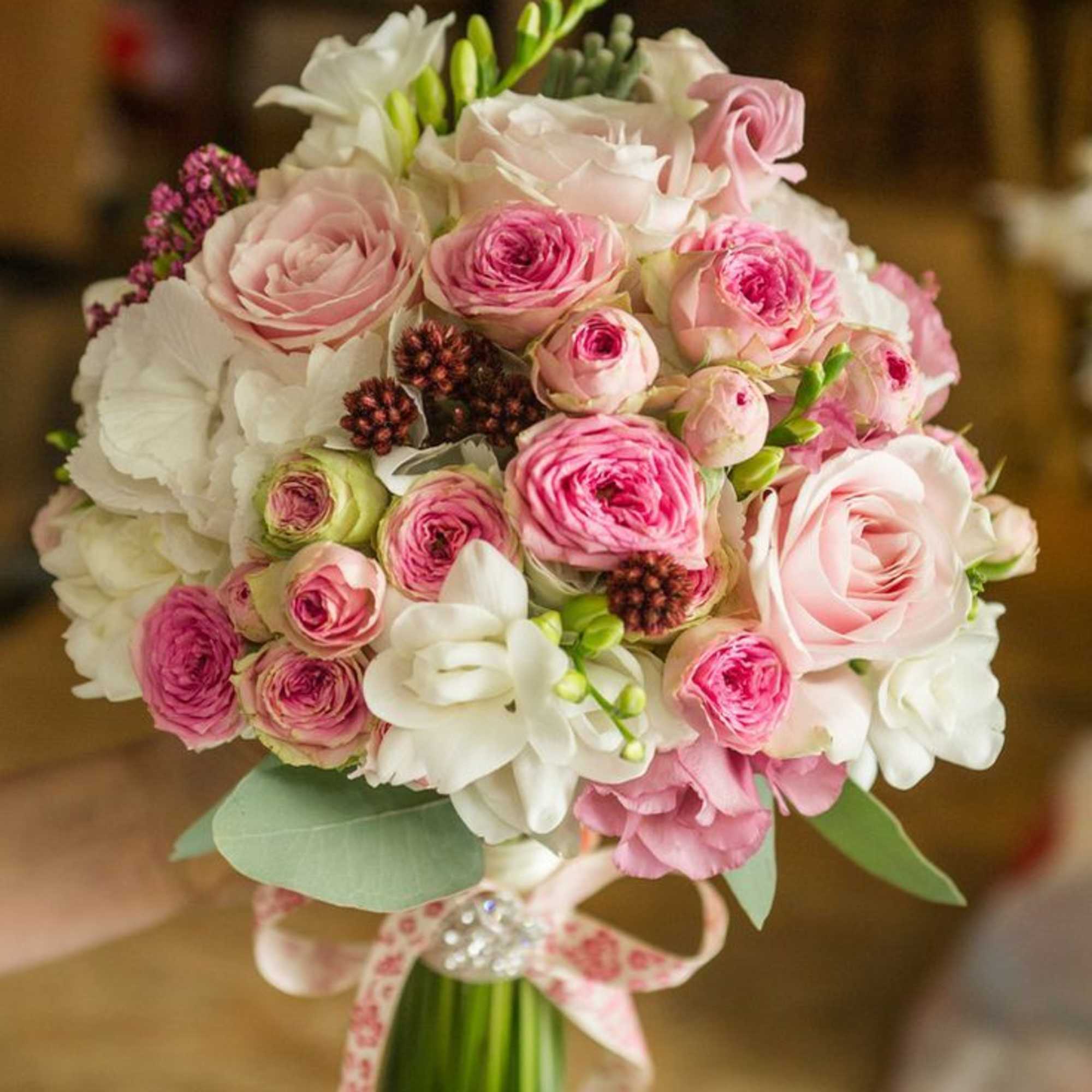 D&eacute;jate cautivar por la magia de nuestros bouquets de novia, dise&ntilde;ados meticulosamente