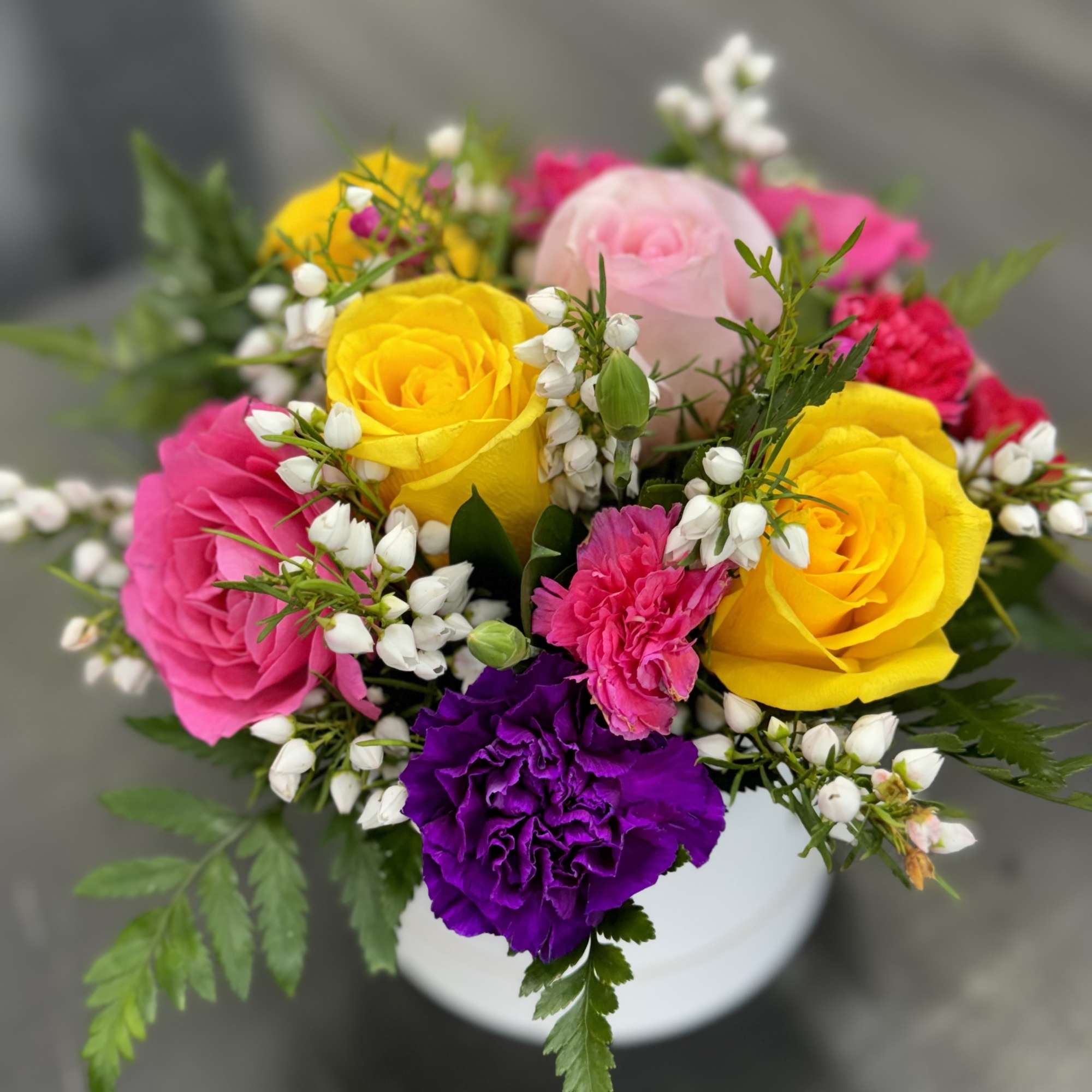 &ldquo;The &#039;Caja Primorosa&#039; is a charming miniature floral arrangement, meticulously crafted with