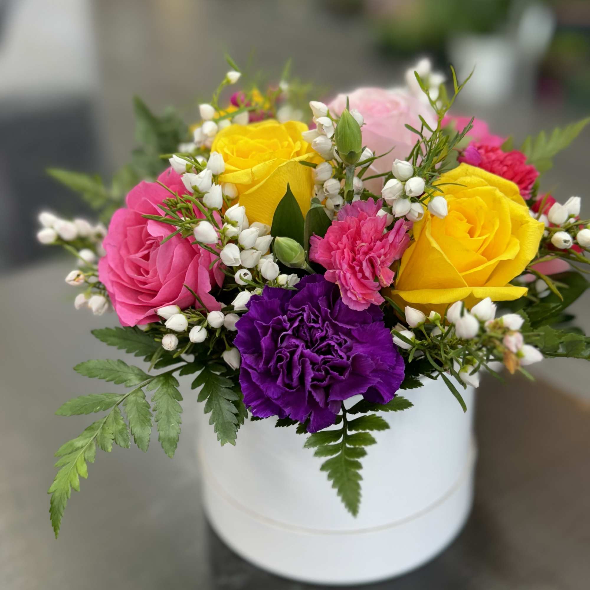 &ldquo;The &#039;Caja Primorosa&#039; is a charming miniature floral arrangement, meticulously crafted with