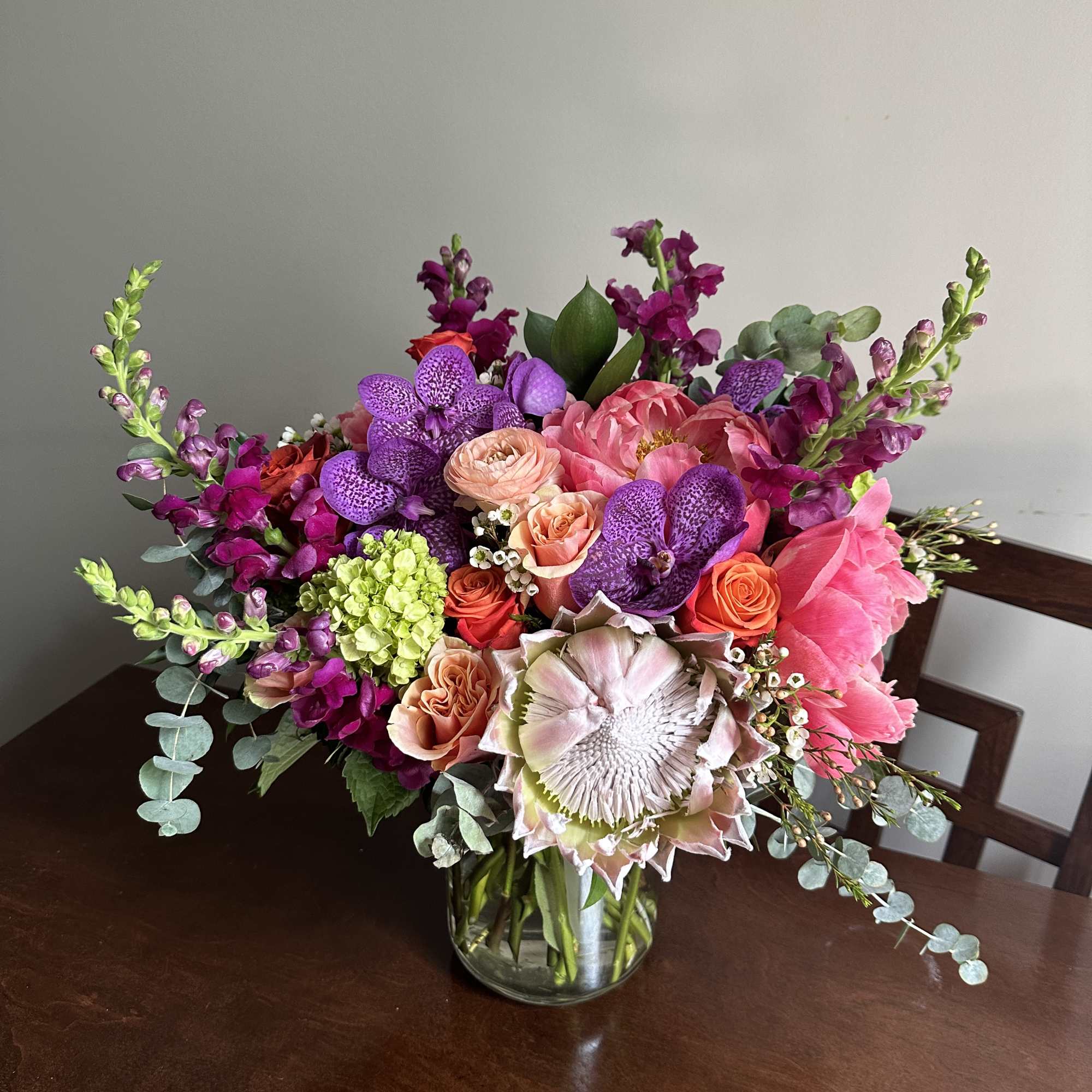 Este arreglo es una experiencia floral, aqui podras apreciar flores que no