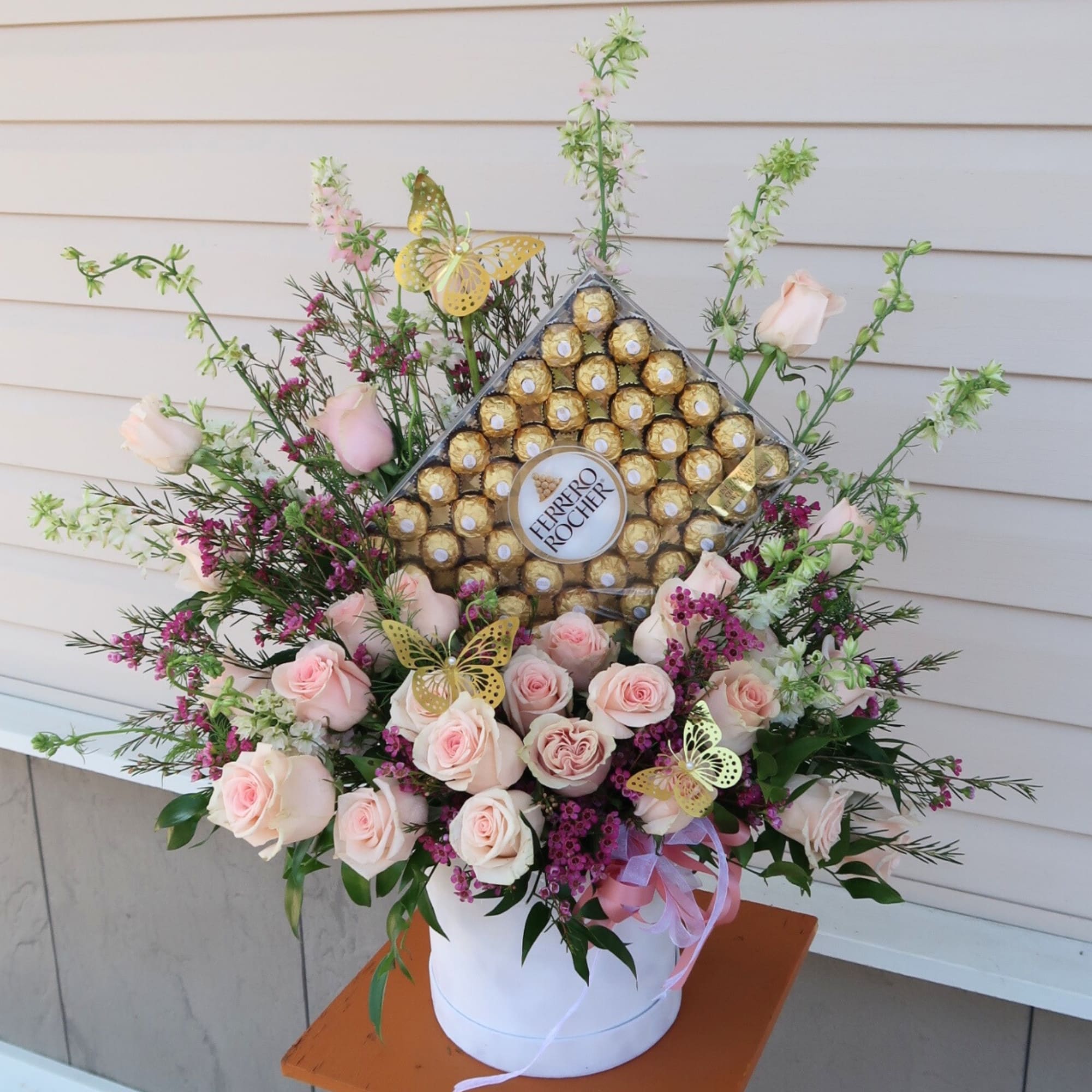 Caja de rosas y chocolates para cumplea&ntilde;os en Commack New York