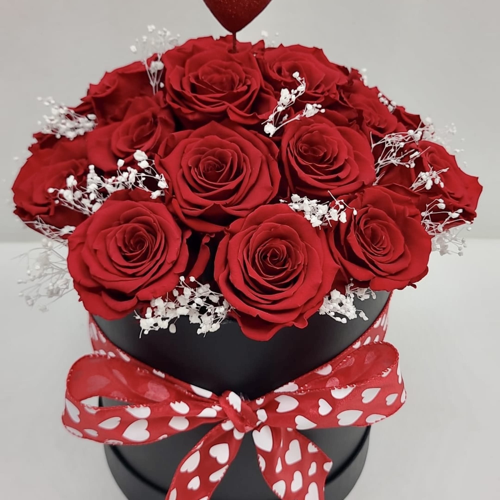 20 preserved natural red roses that last more than a year.