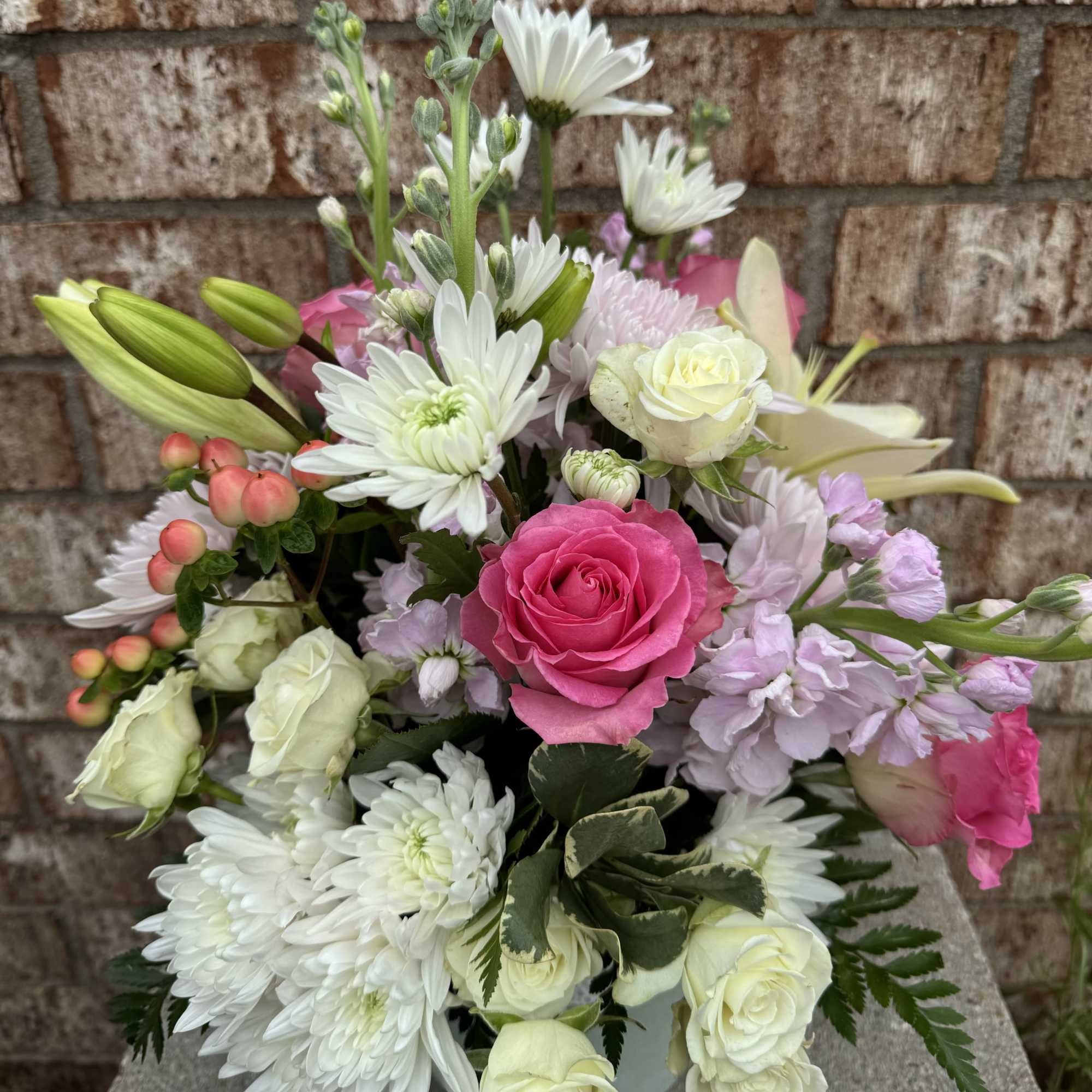 A garden of heavenly blooms offers an elegant and timeless tribute, beautifully A garden of heavenly blooms offers an elegant and timeless tribute, beautifully