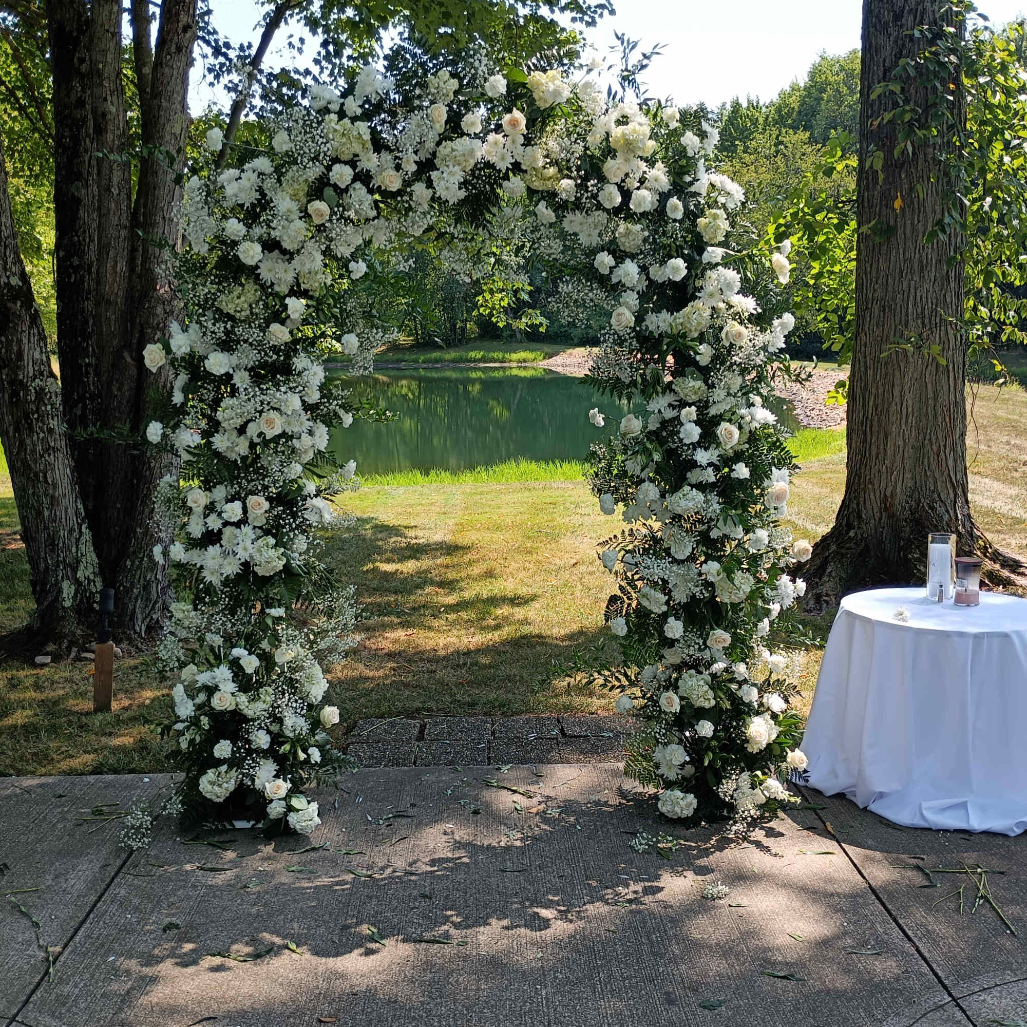 Beautiful whole arch with white roses, daisies, carnations and other fillers 