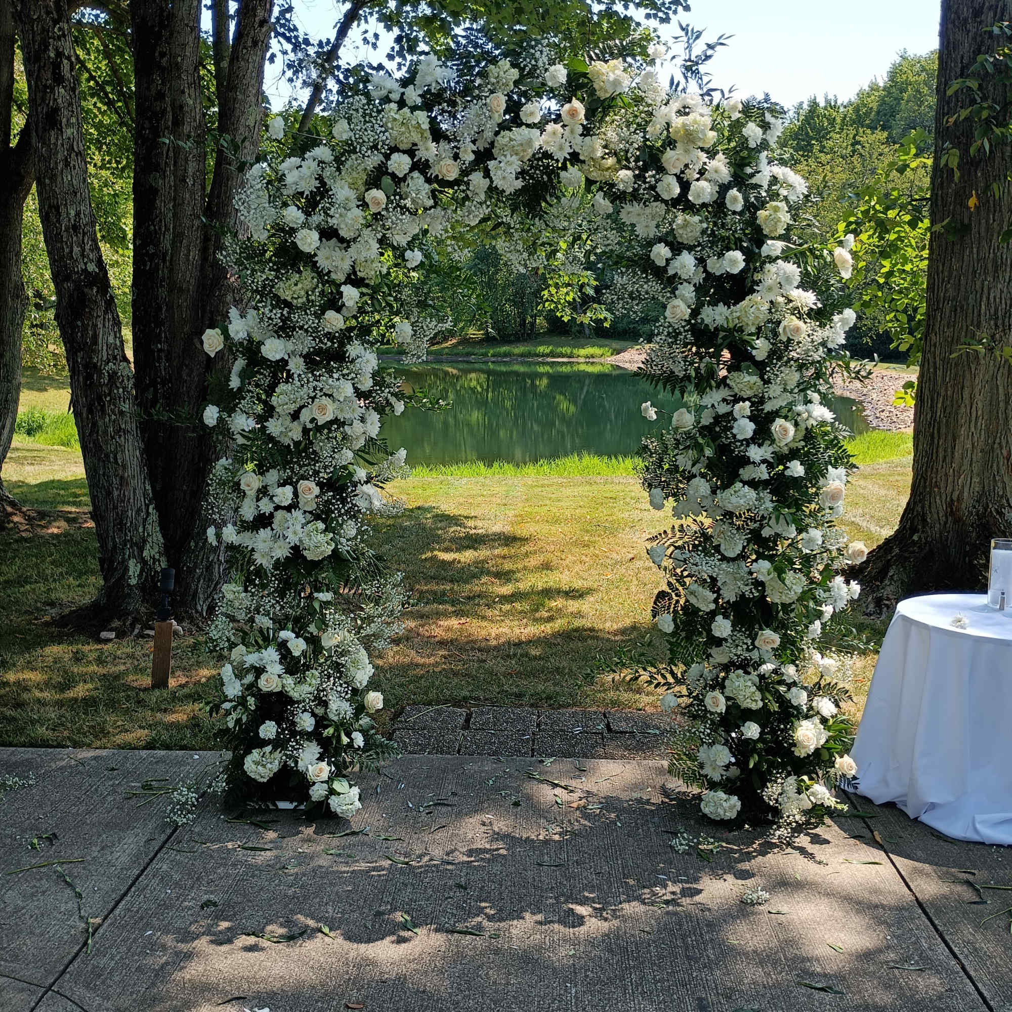 Beautiful whole arch with white roses, daisies, carnations and other fillers 