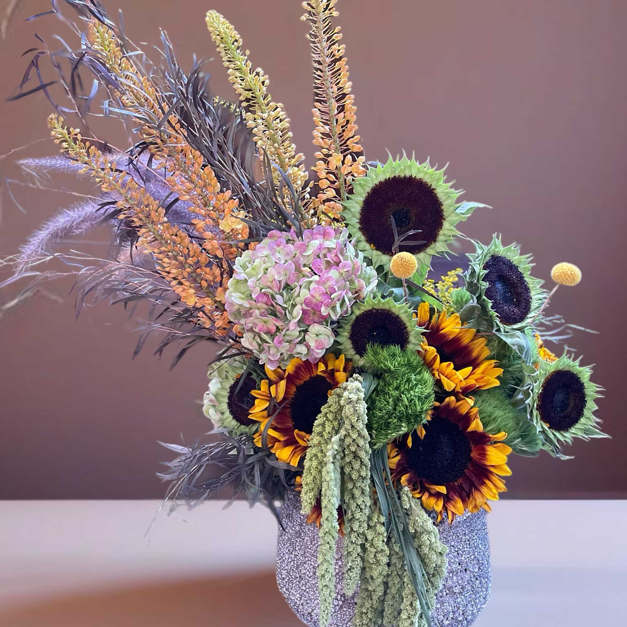 Sunflowers floral arrangement is a beautiful gift to celebrate love and friendship!
