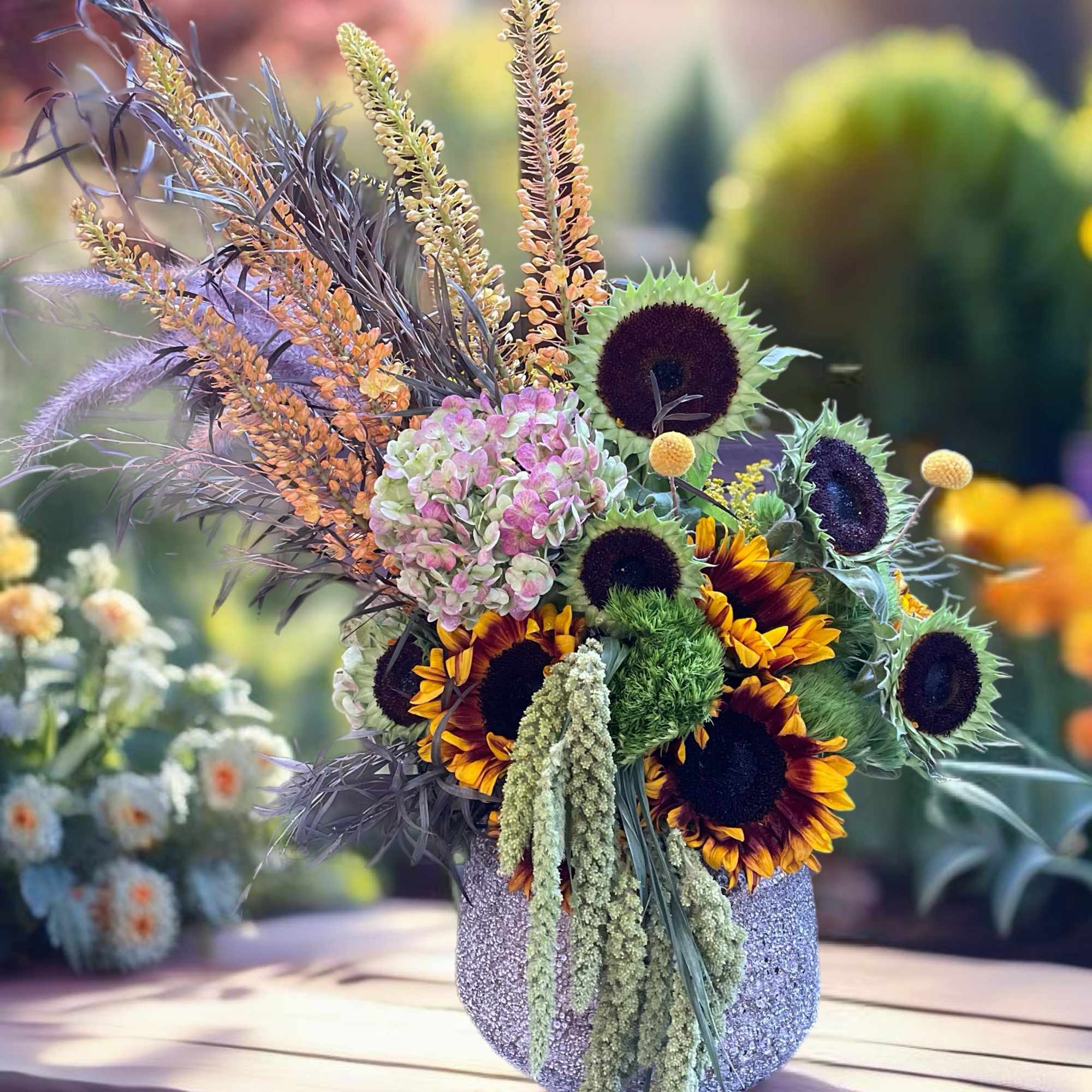 Sunflowers floral arrangement is a beautiful gift to celebrate love and friendship!