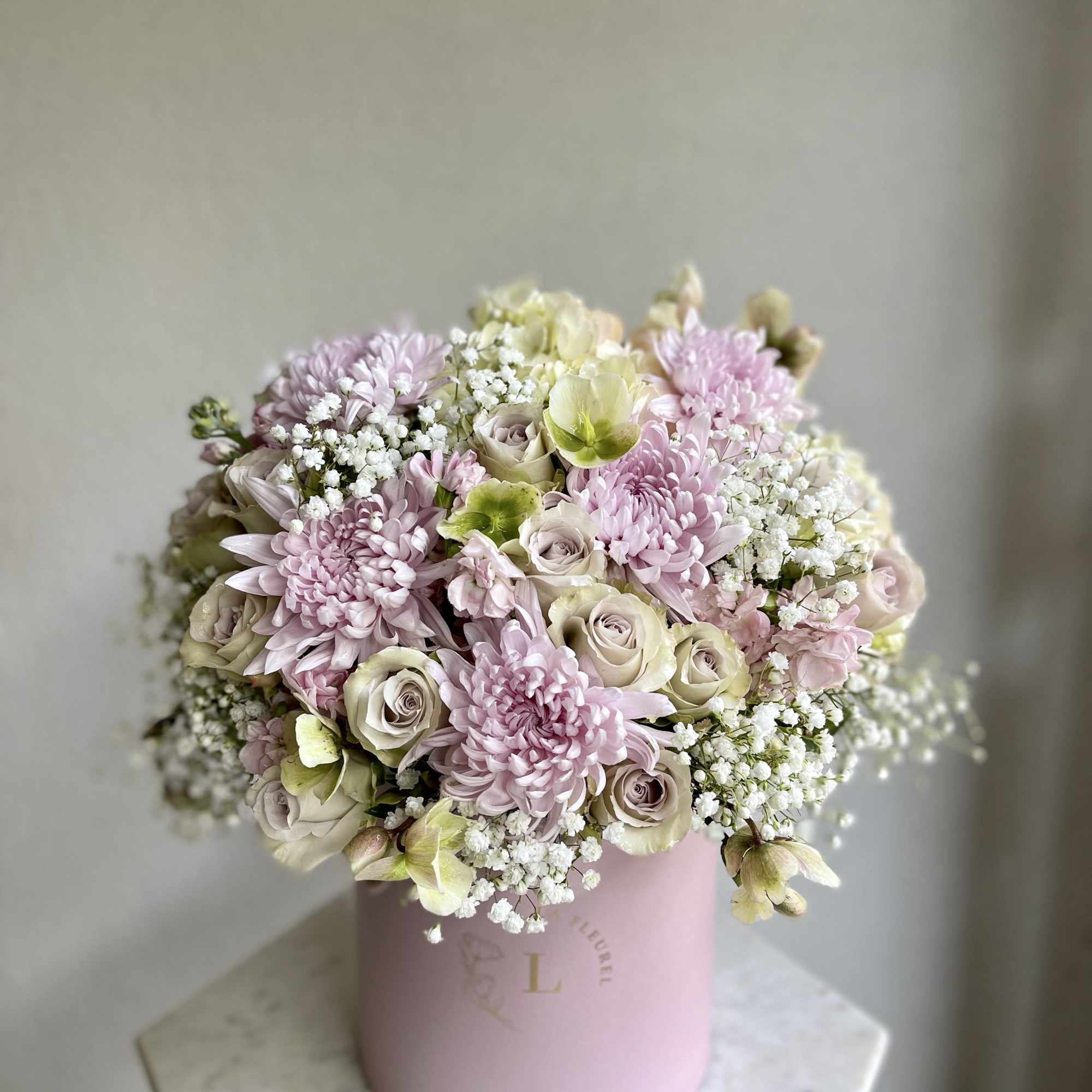 This romantic arrangement includes roses and greens.

Perfect for any occasion.
Pink box 
You