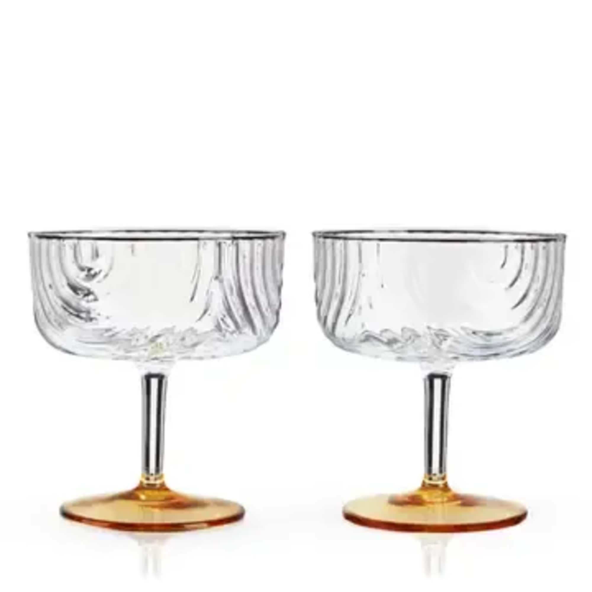 Draping glass and polished gold details give this stemmed glassware set Jazz