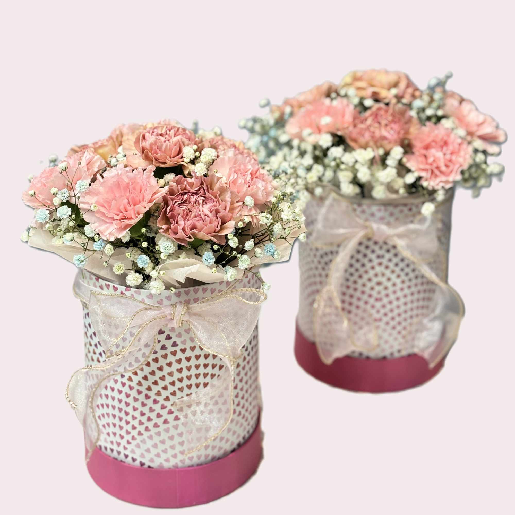 Customize your gift box with pink flower boxes. These rose boxes are