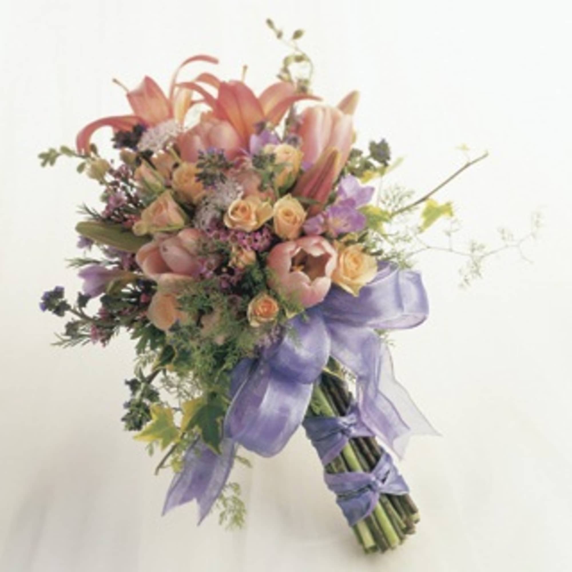 Twelve stunning arrangements designed with the freshest flowers of each season! Enjoy