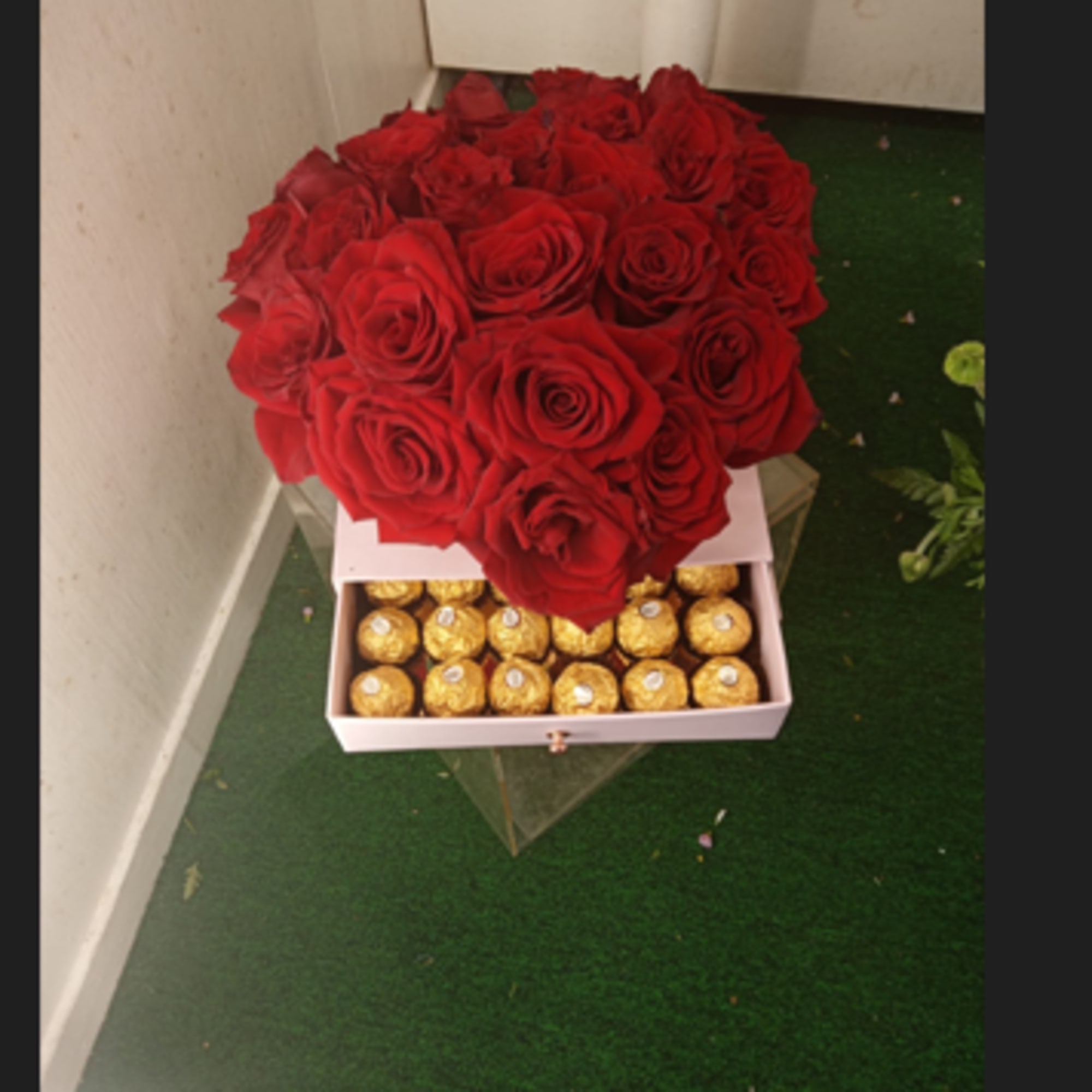 This bouquet says be mine or I am sorry to have messed