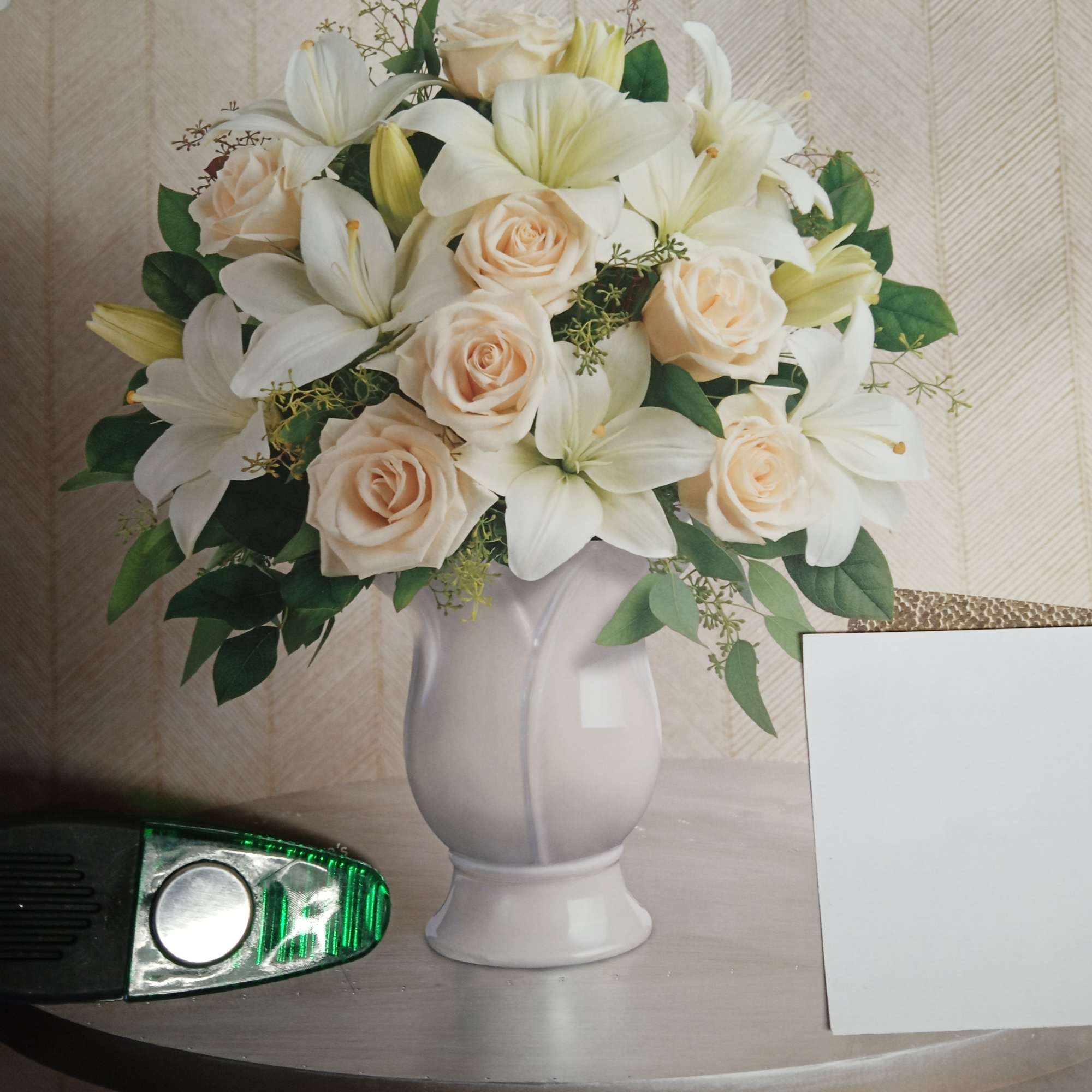 White Beauty in Montrose, CA | Lordz Flowers