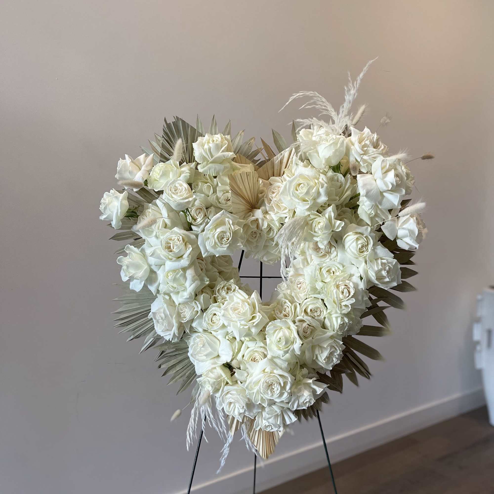 - Elegant heart-shaped design
- Pure white roses symbolizing peace and love
- Subtle