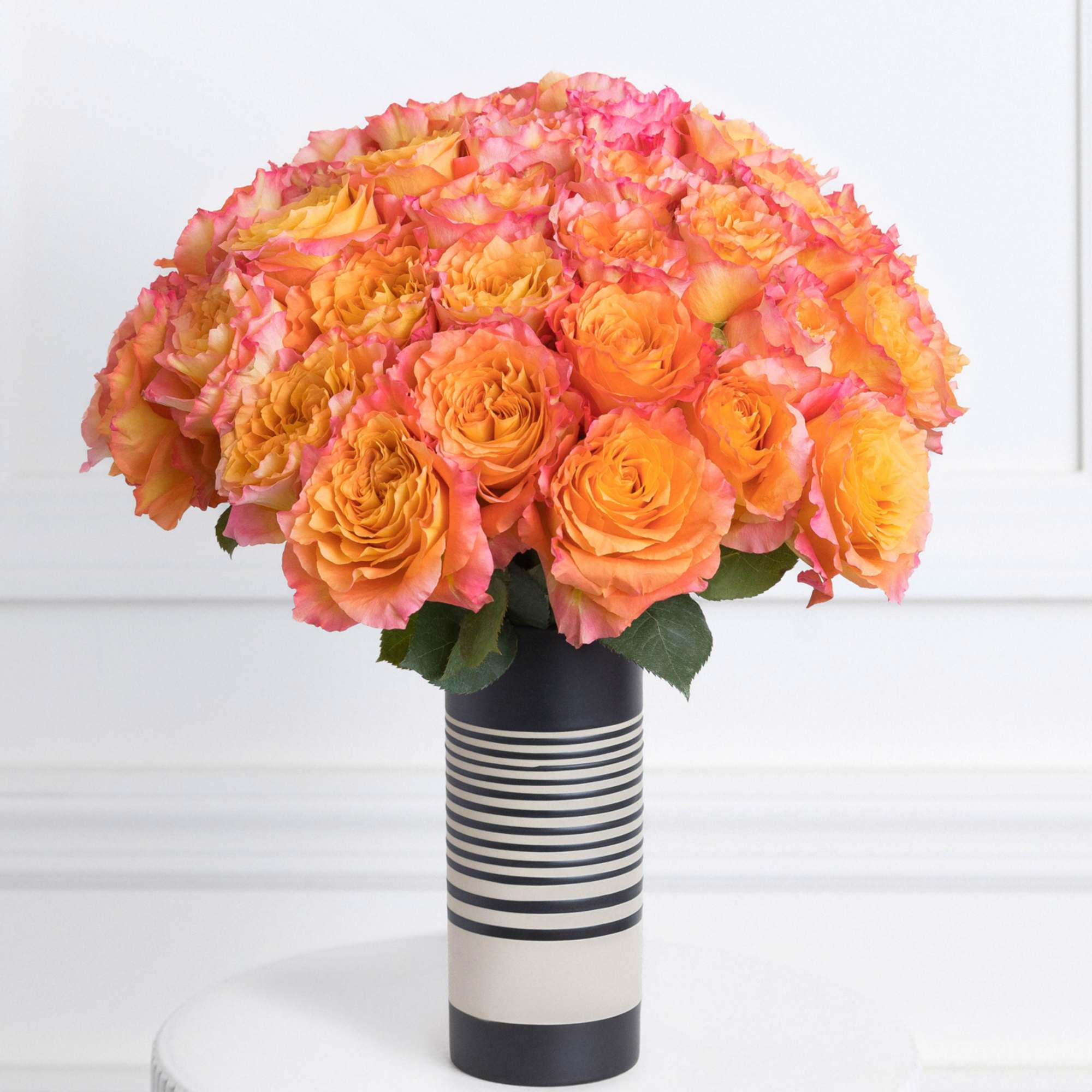 This bouquet features a stunningly bright and cheerful bloom that will slowly