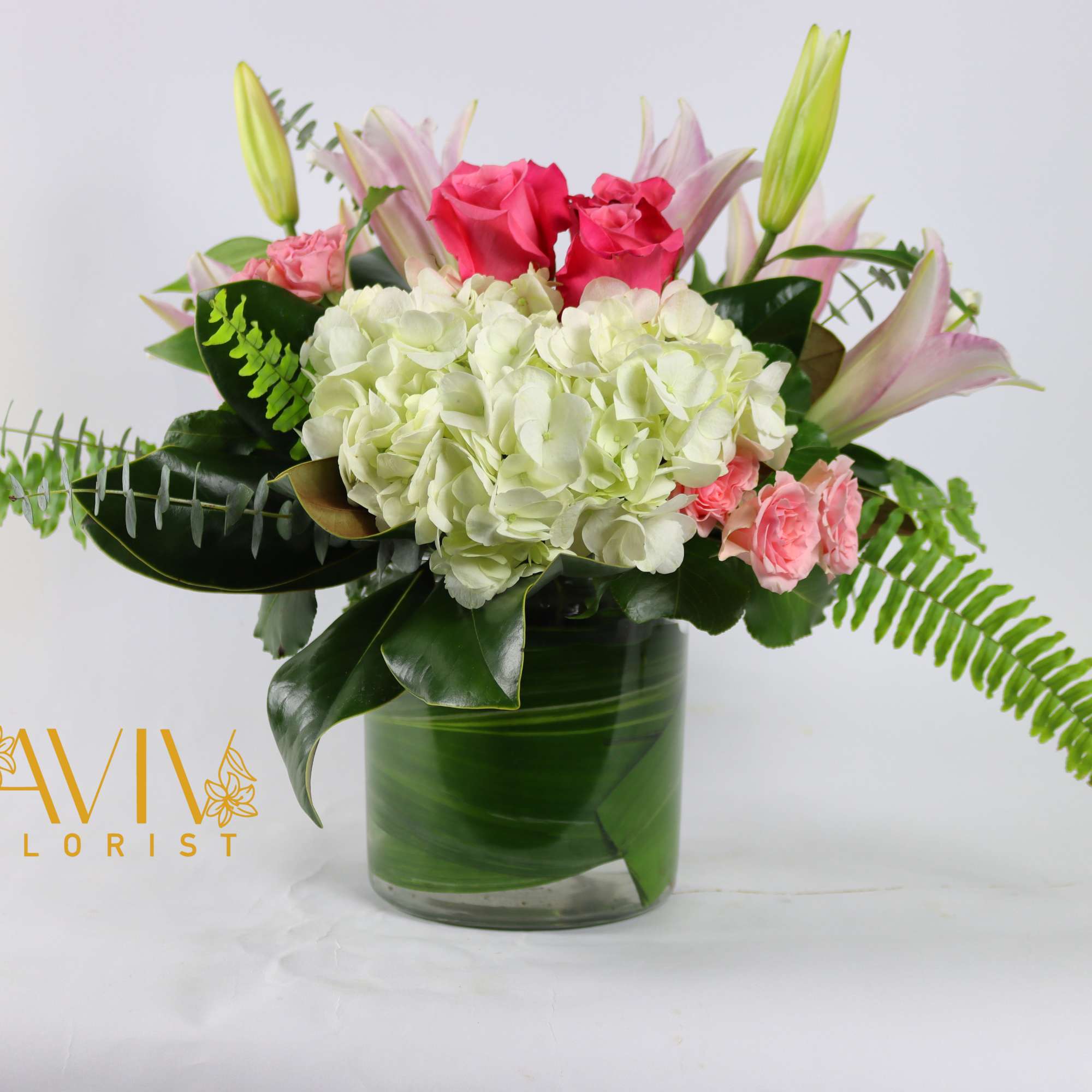 This pretty arrangement classically elegant delivered in gold or glass vase. 