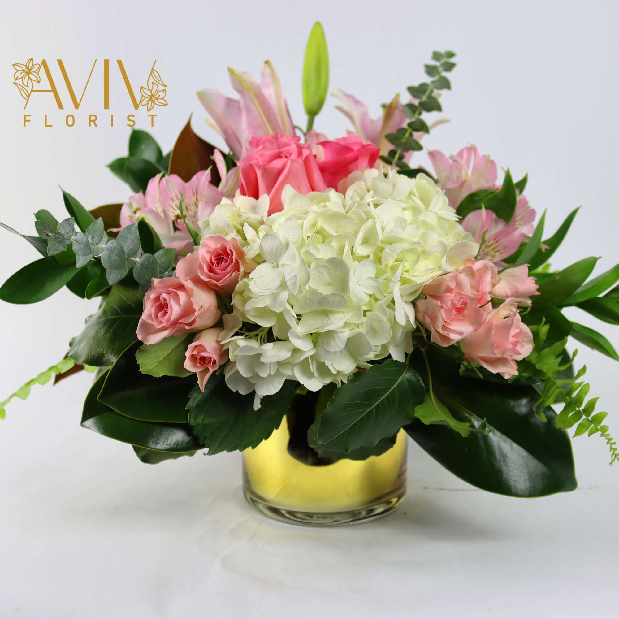 This pretty arrangement classically elegant delivered in gold or glass vase. 