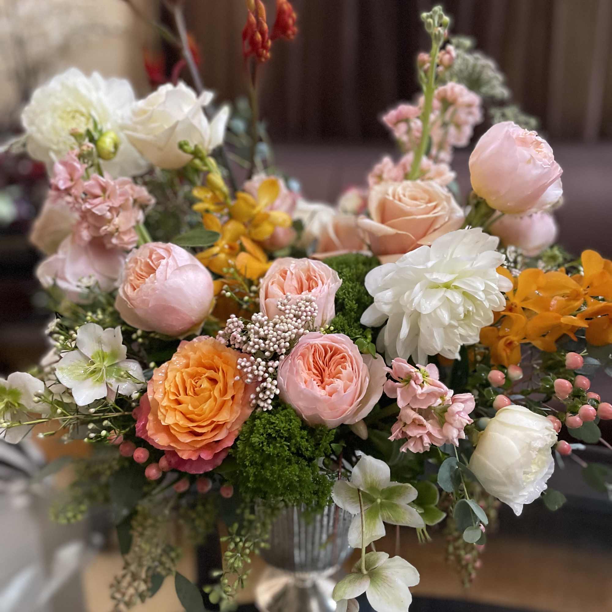 Send this elegant gift to one who came in mind . Created