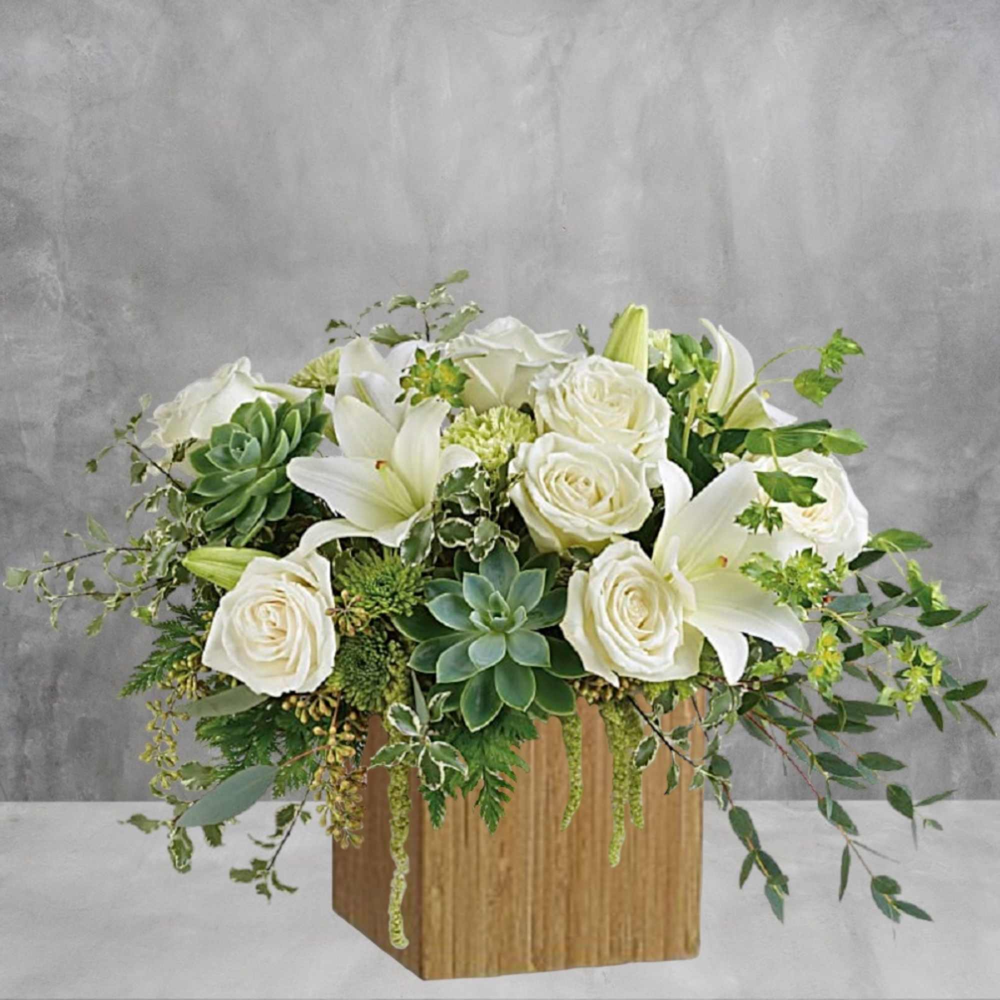 Natural elegance to celebrate any occasion! Like a flourishing garden, this gorgeous