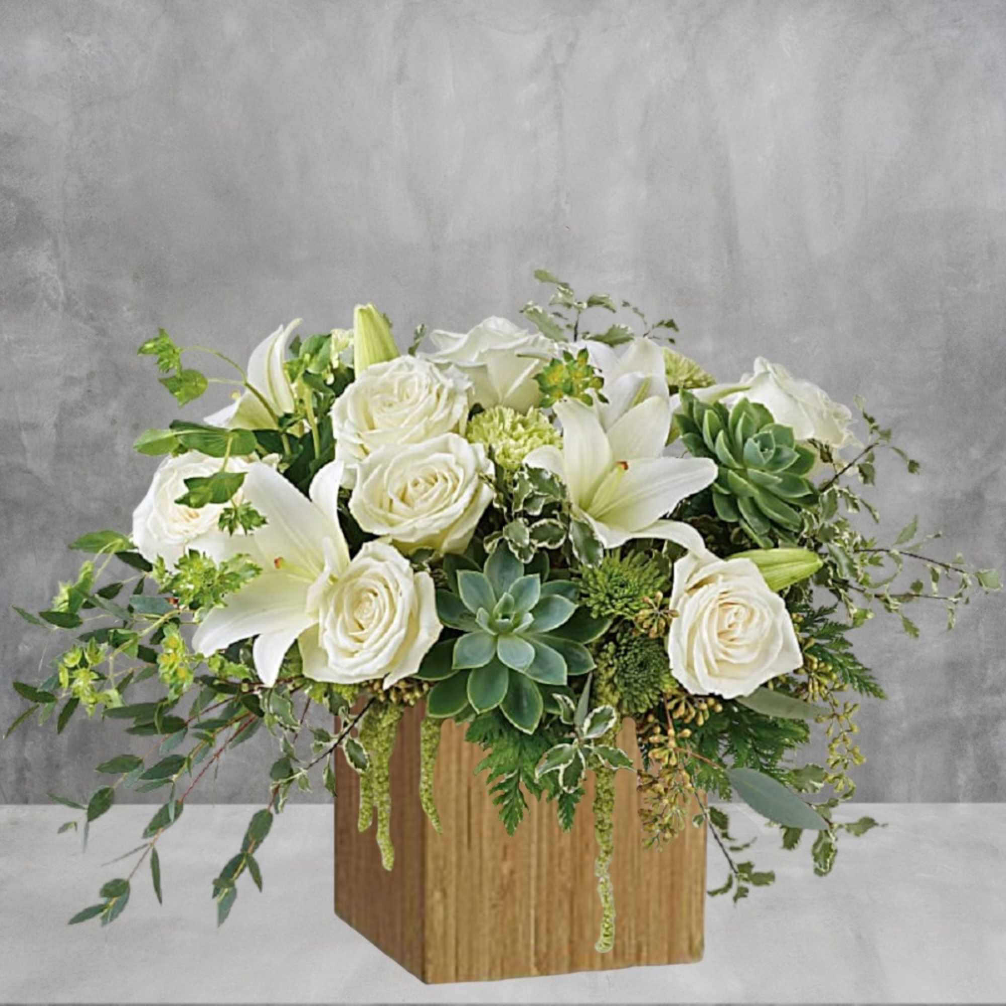 Natural elegance to celebrate any occasion! Like a flourishing garden, this gorgeous