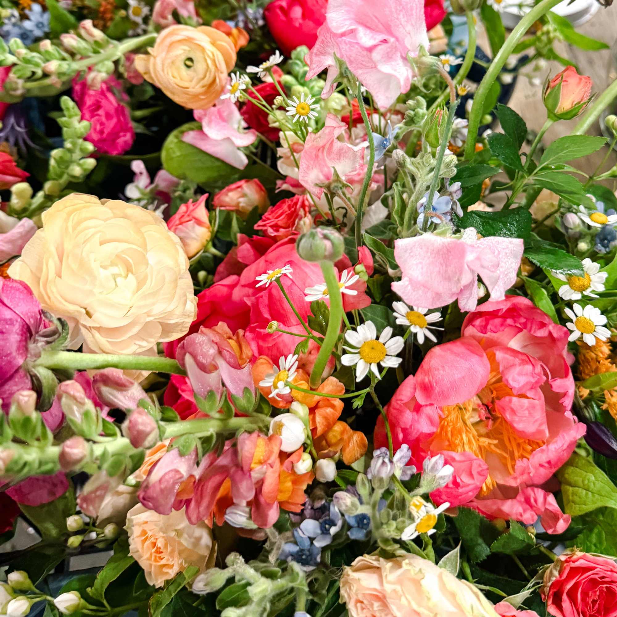 It sounds like you&#039;re looking for a beautiful flower arrangement to brighten