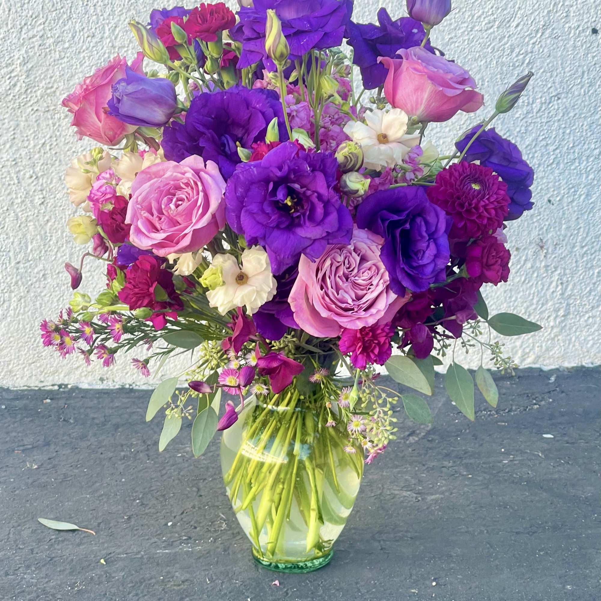A classic design that is elegant and sophisticated. The beautiful purple hues