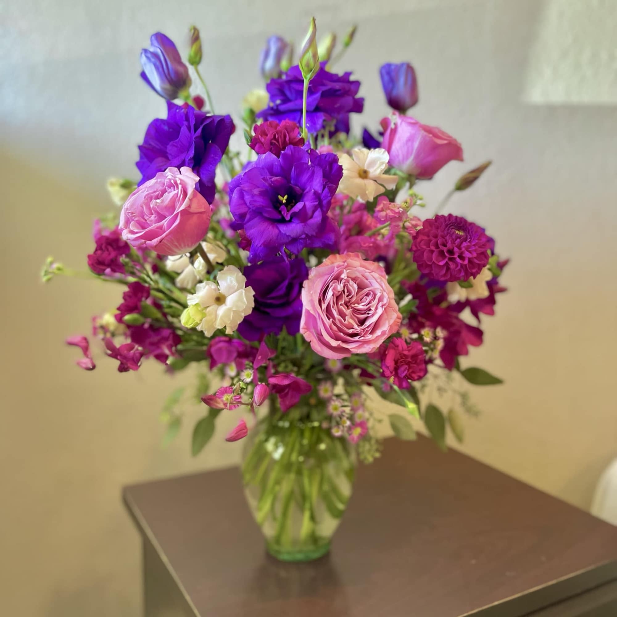 A classic design that is elegant and sophisticated. The beautiful purple hues