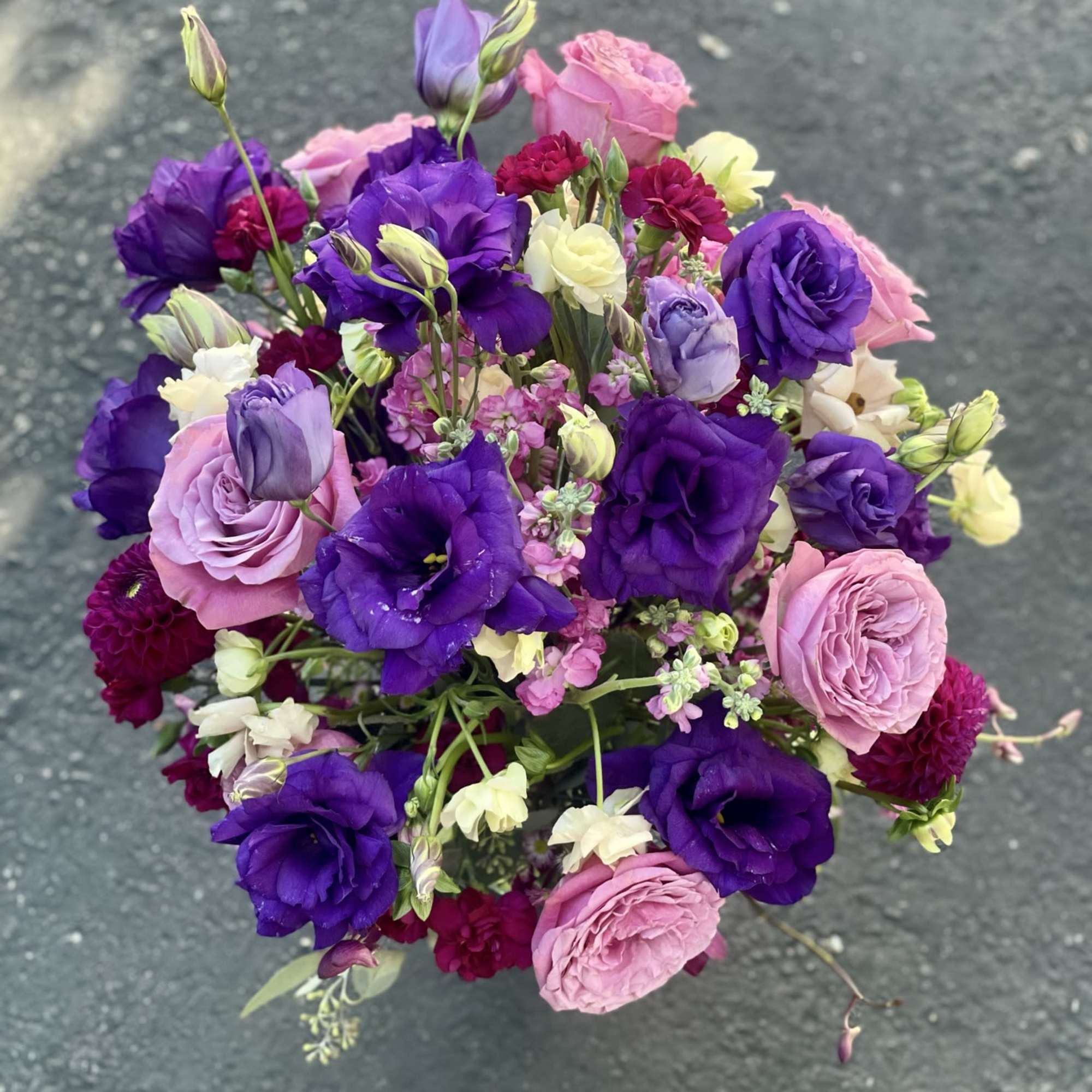 A classic design that is elegant and sophisticated. The beautiful purple hues