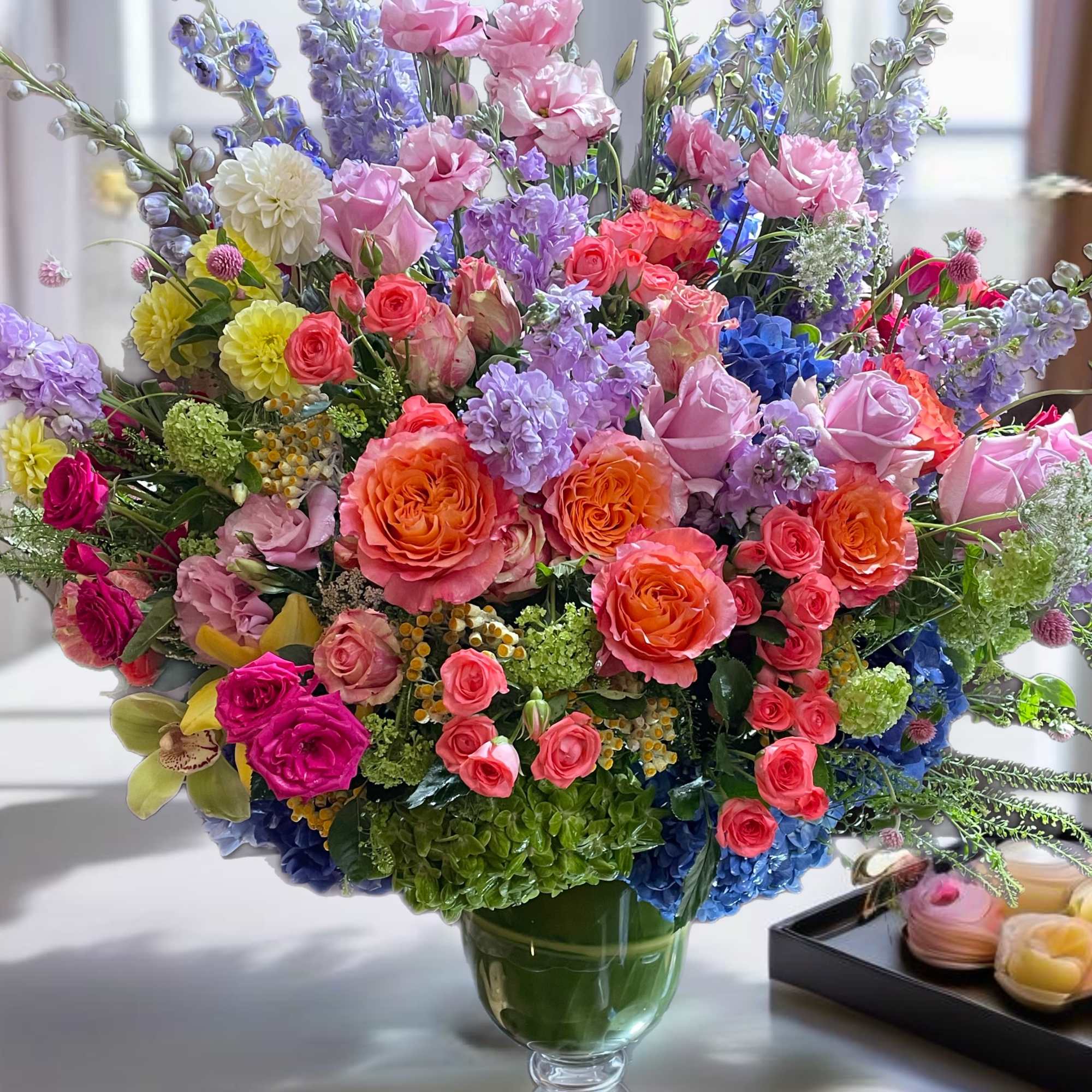 This extra lavish floral arrangement, inspired by Monet&#039;s garden in Giverny, features