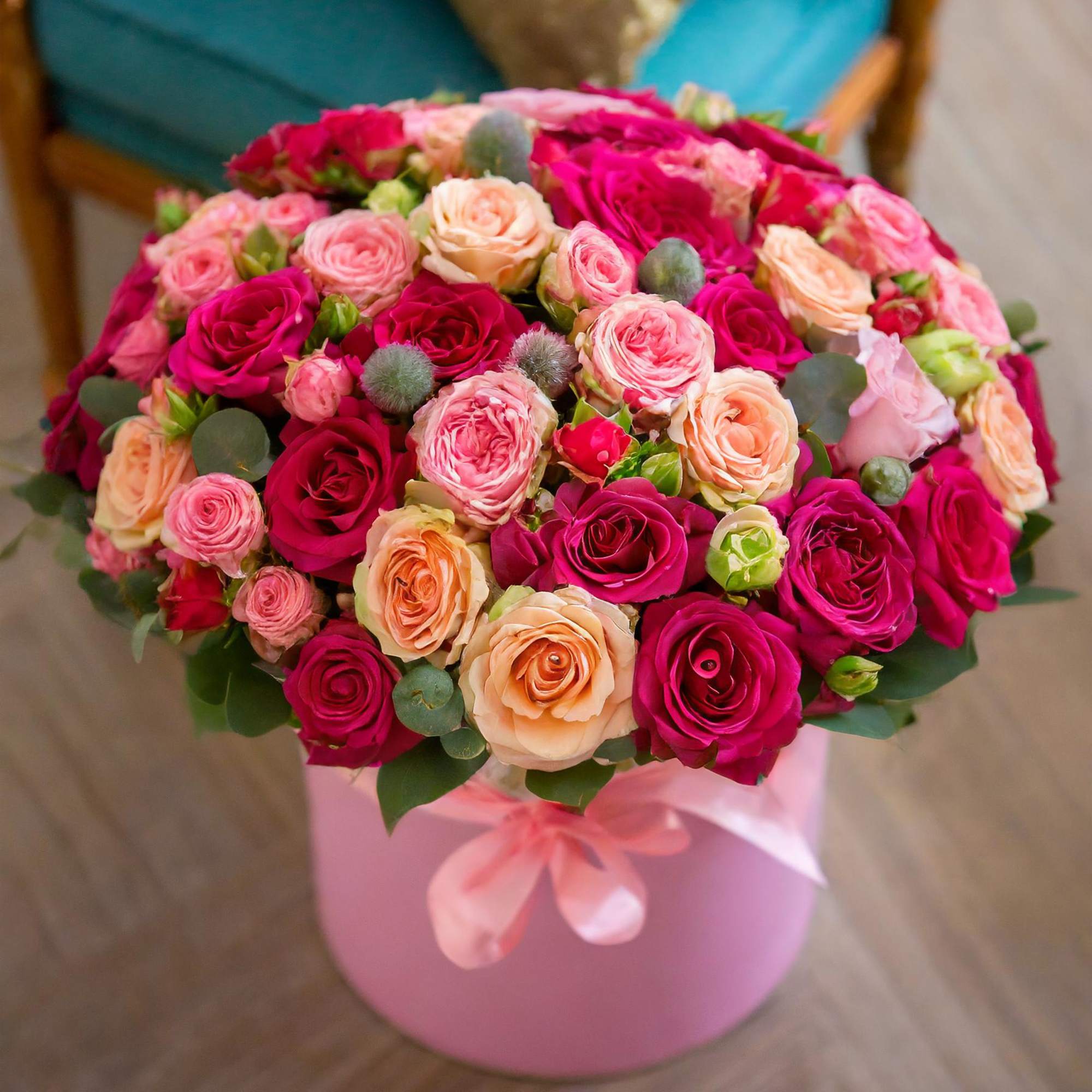 A luxurious arrangement indeed! Mixing bright colors like hot pink and peach