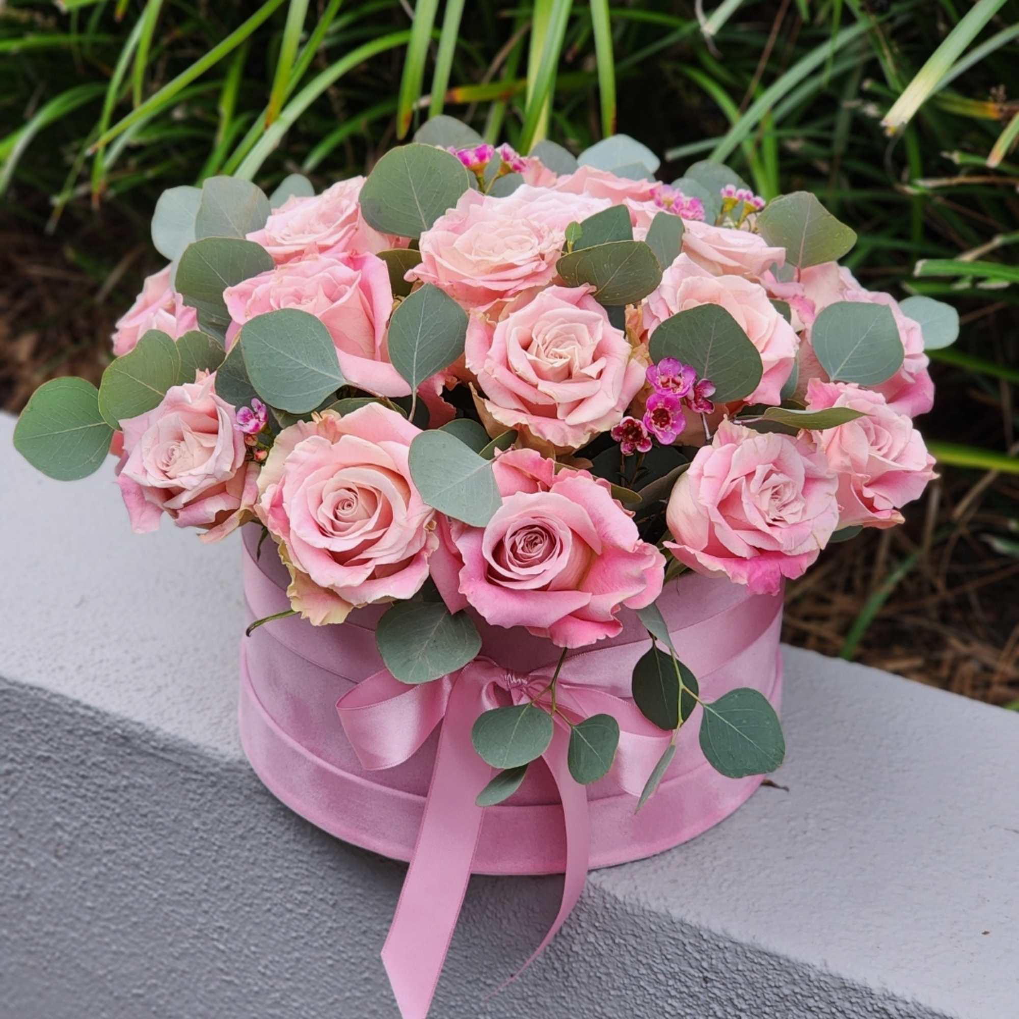 Pink roses are a symbol of tenderness, elegance and sophistication. A bouquet