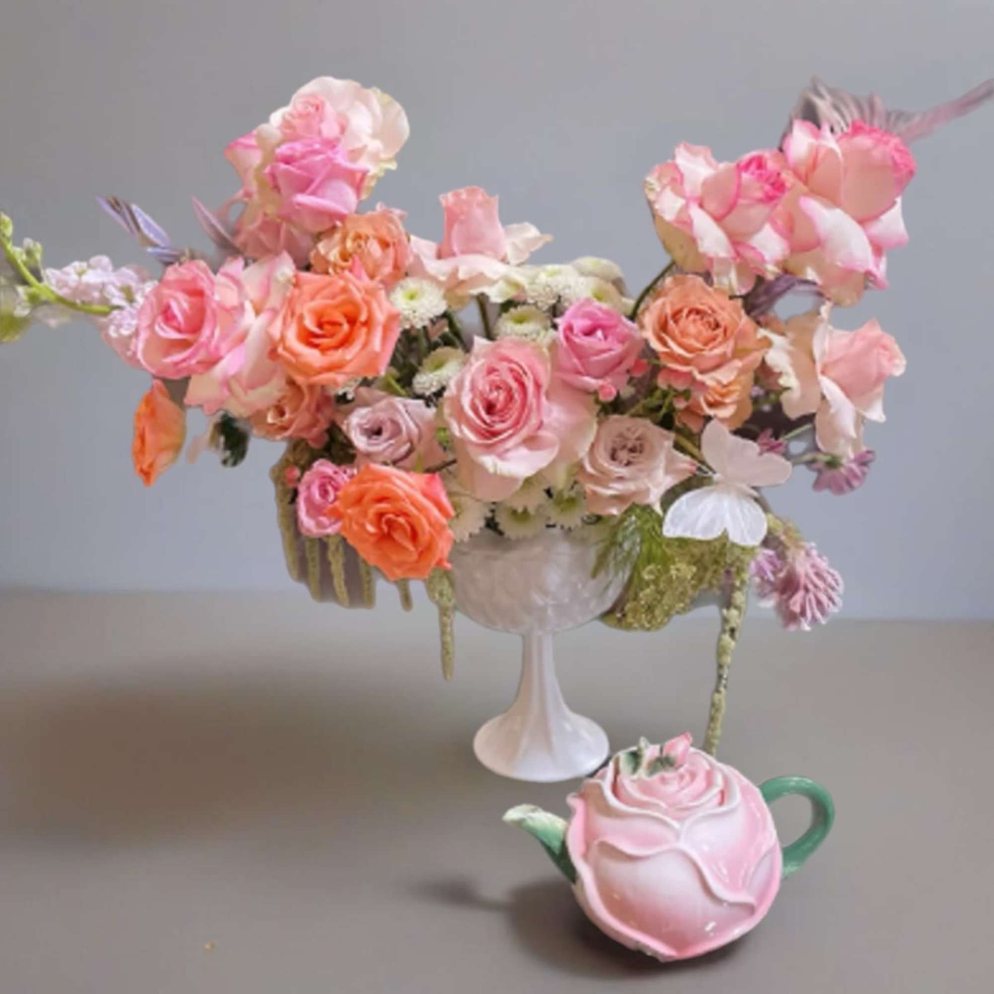 Very Romantic arrangement with sweet roses from Mademoiselle Conte de Fees. Shabby
