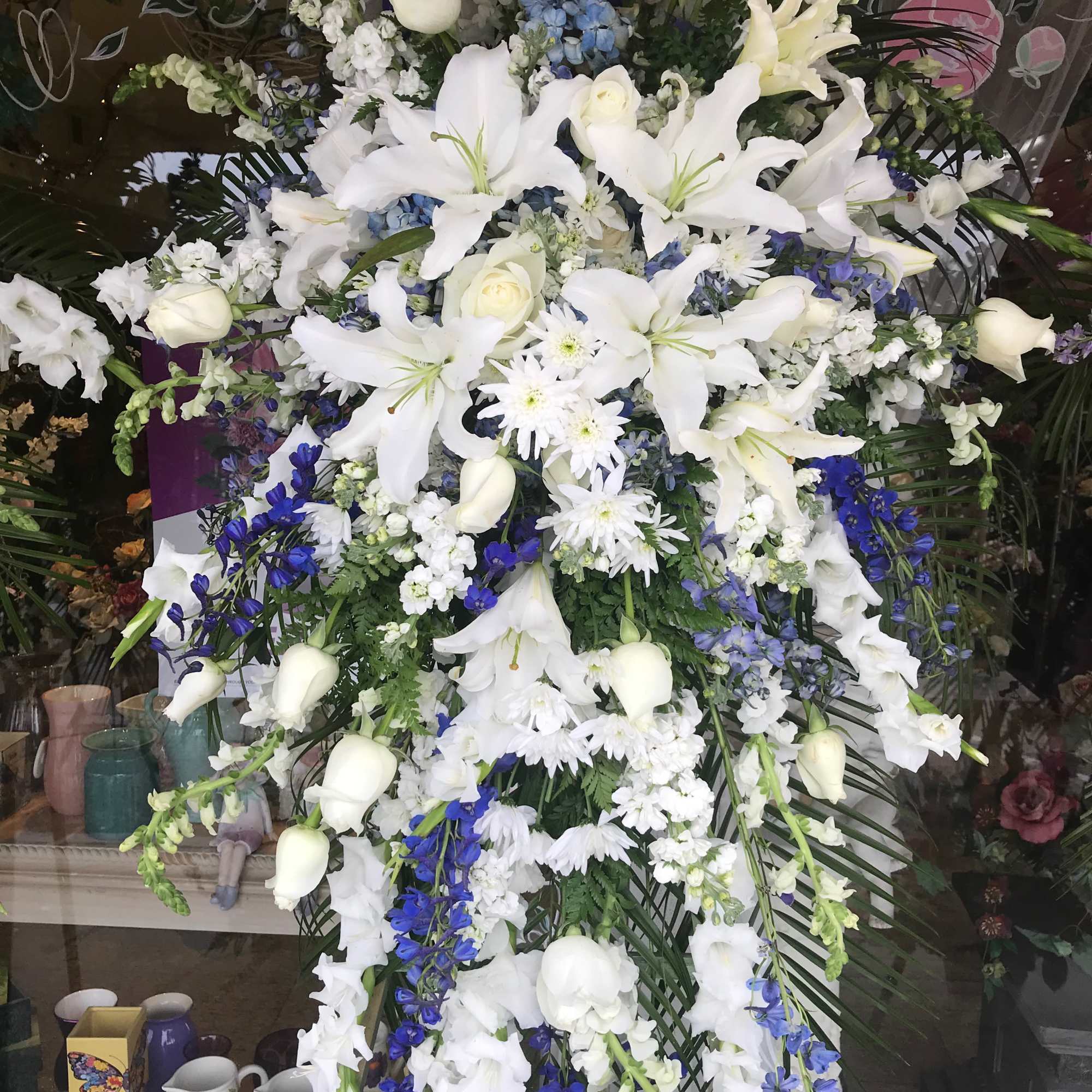 4 Large Standing Spray easels, 2 large baskets 

(Color selection can be